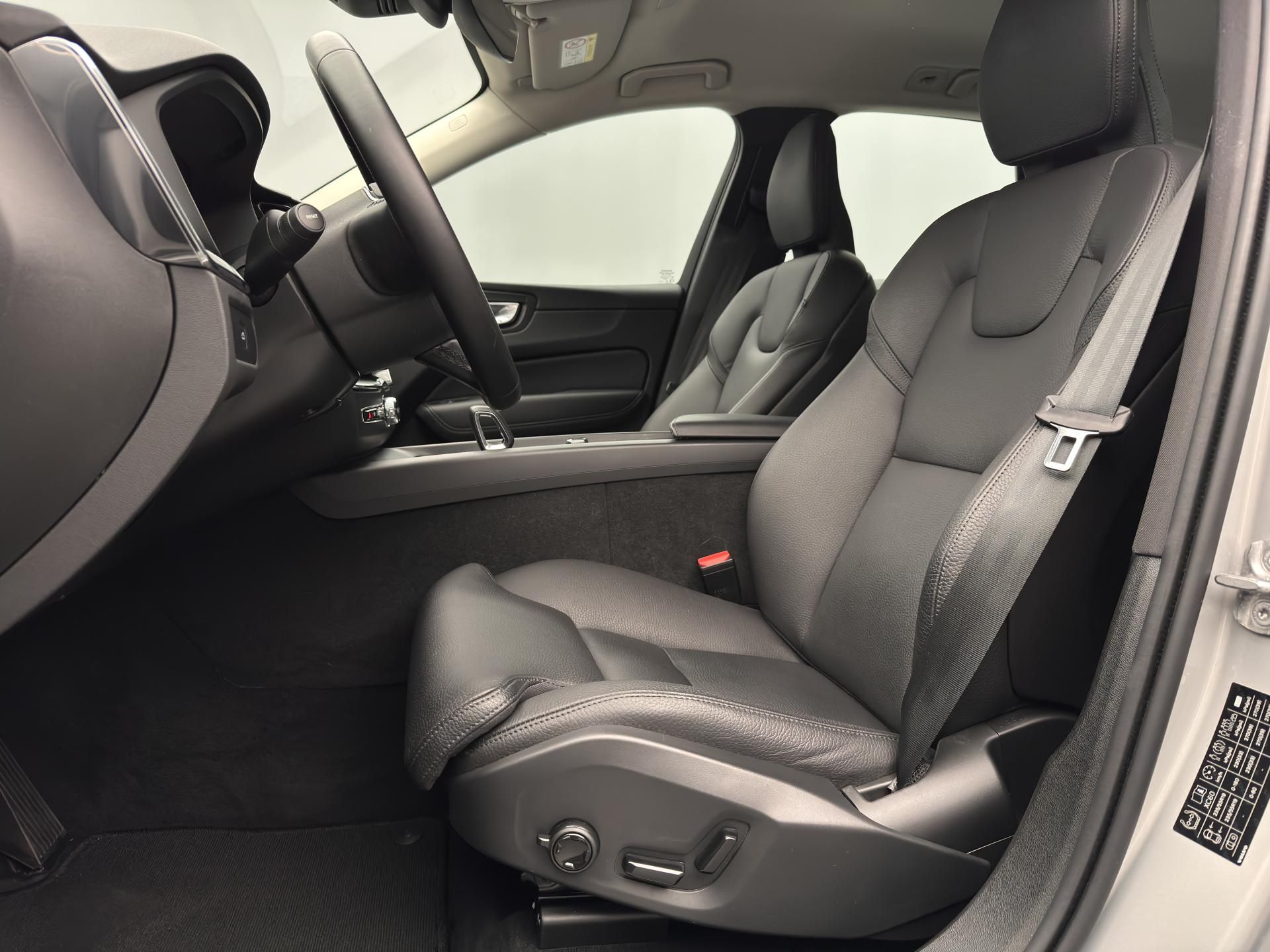 Volvo XC60, B5 AWD PLUS DARK CZ 1.maj - fotka 4