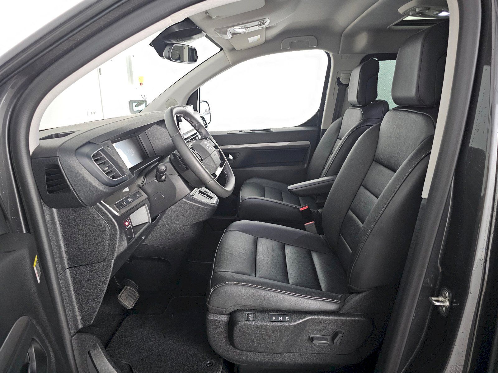 Toyota Proace Verso, L2 2.0D 180k 8AT VIP 6S SKYVIE - fotka 6
