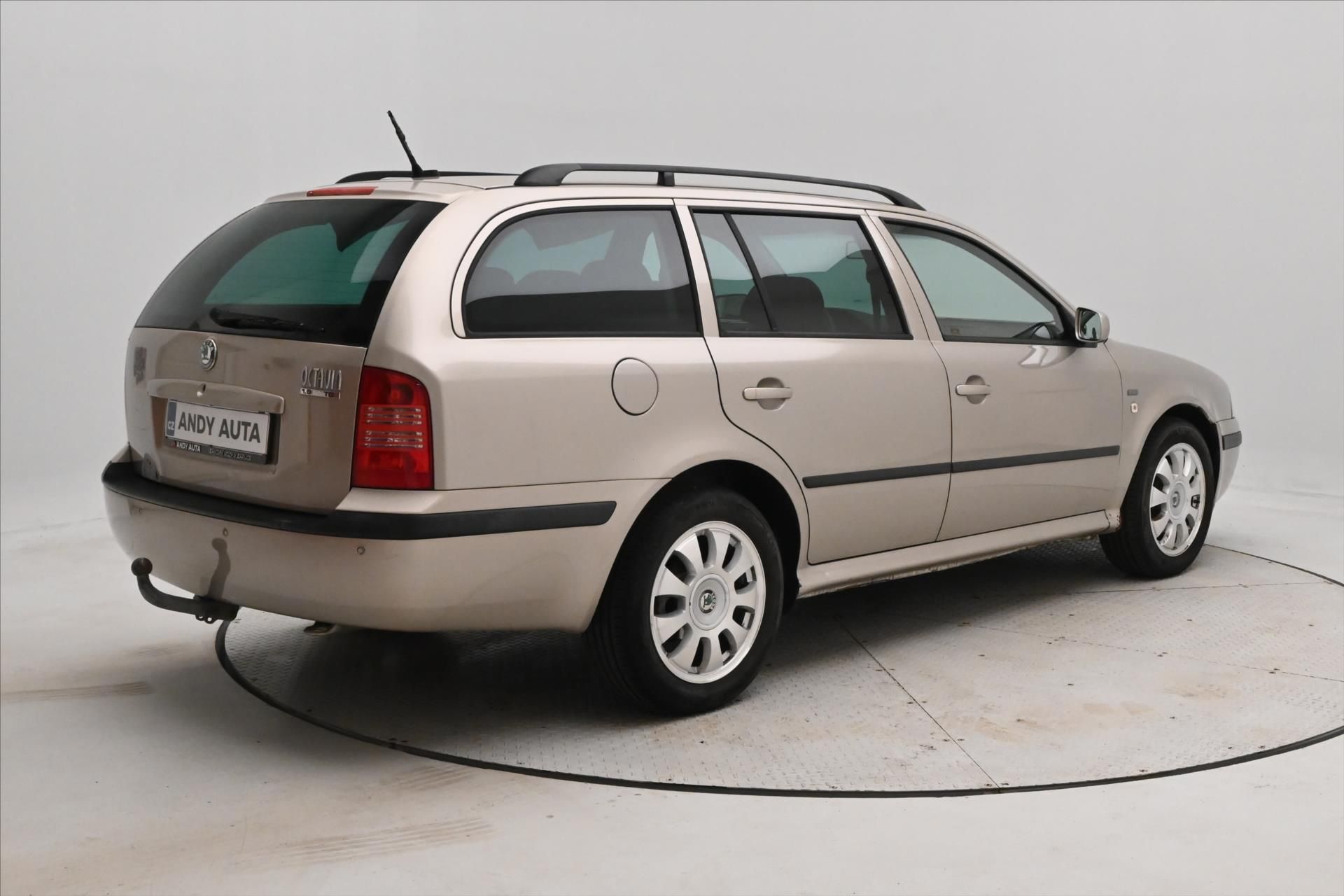 Škoda Octavia, 1,9 TDI 81 kW Ambition Tažné - fotka 5