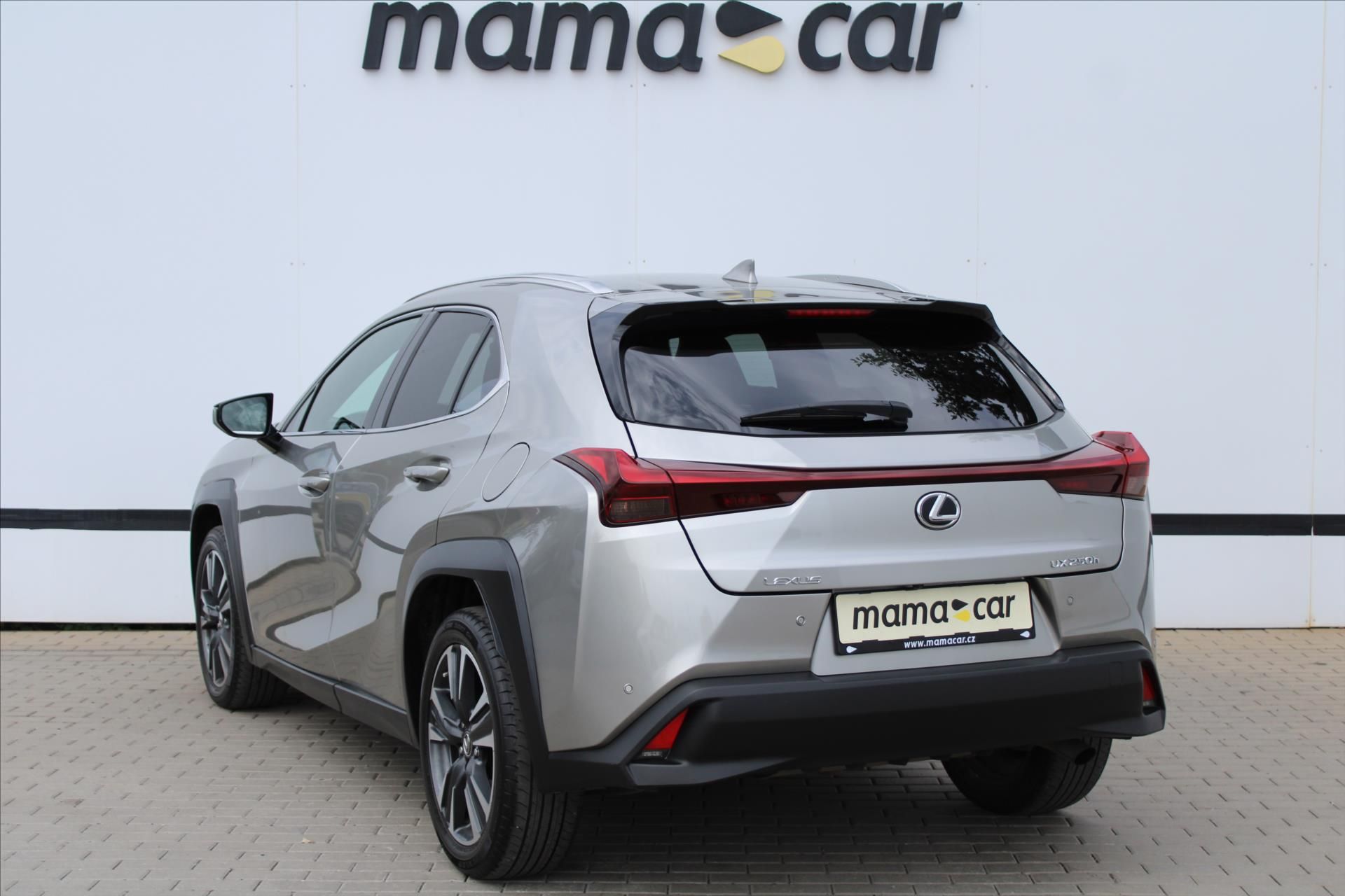 Lexus UX 250h, 2.0 E-CVT 1.MAJITEL DPH ČR - fotka 5