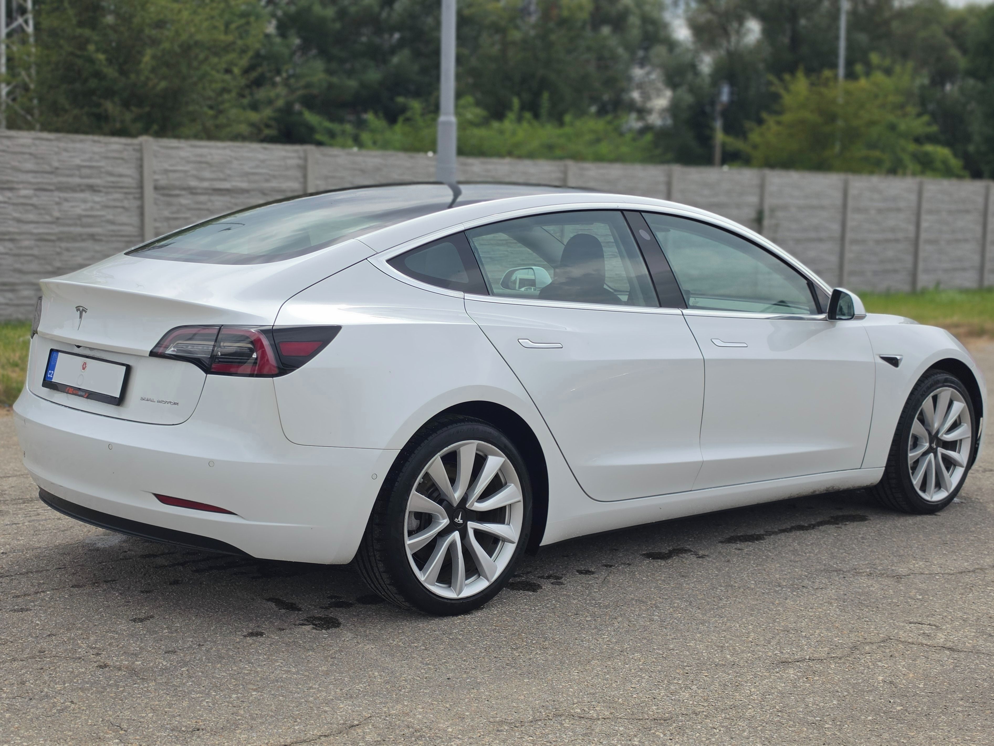 Tesla Model 3, AWD, dual motor, DPH, SOH 82% - fotka 4