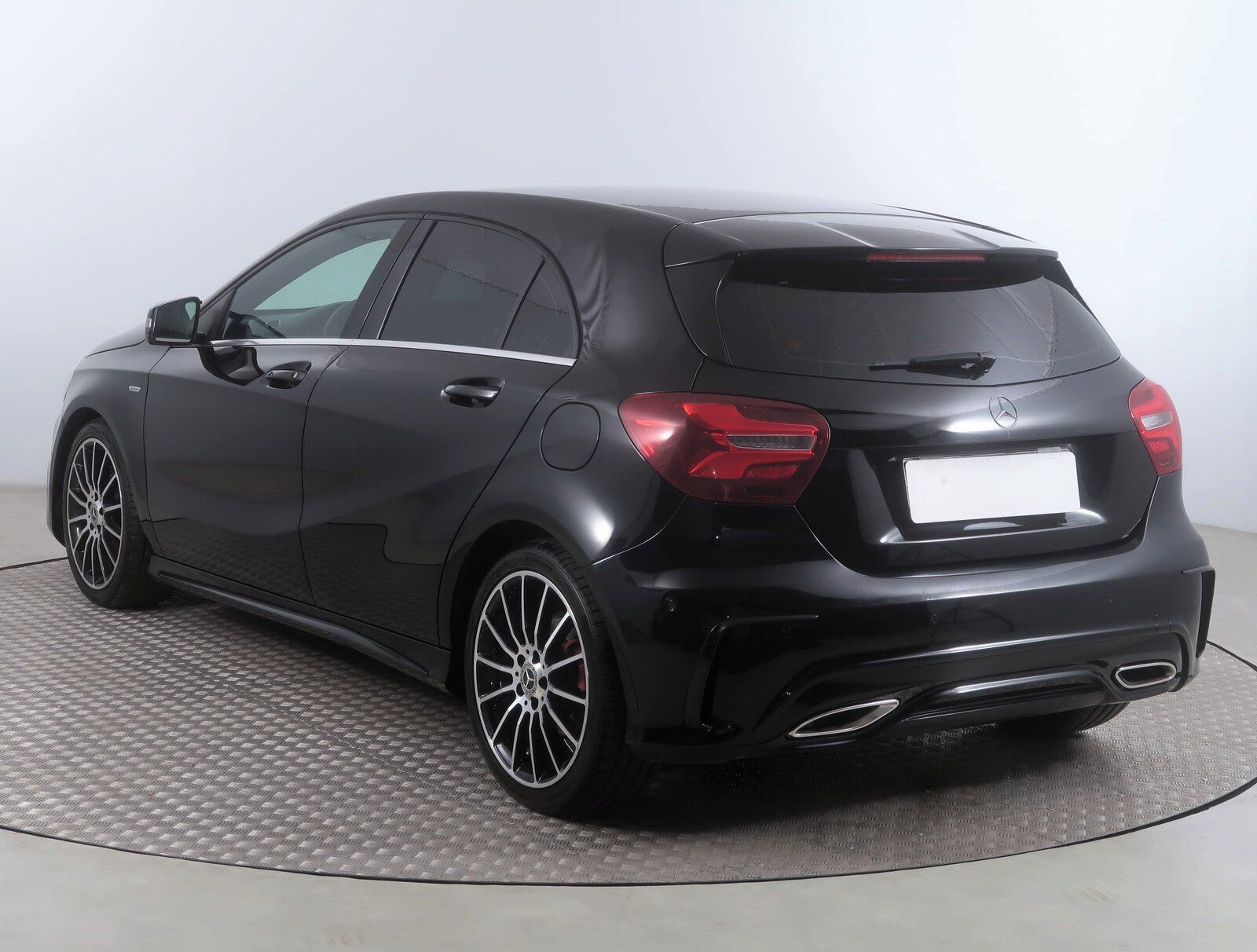 Mercedes-Benz Třídy A, 180, AMG line - fotka 4