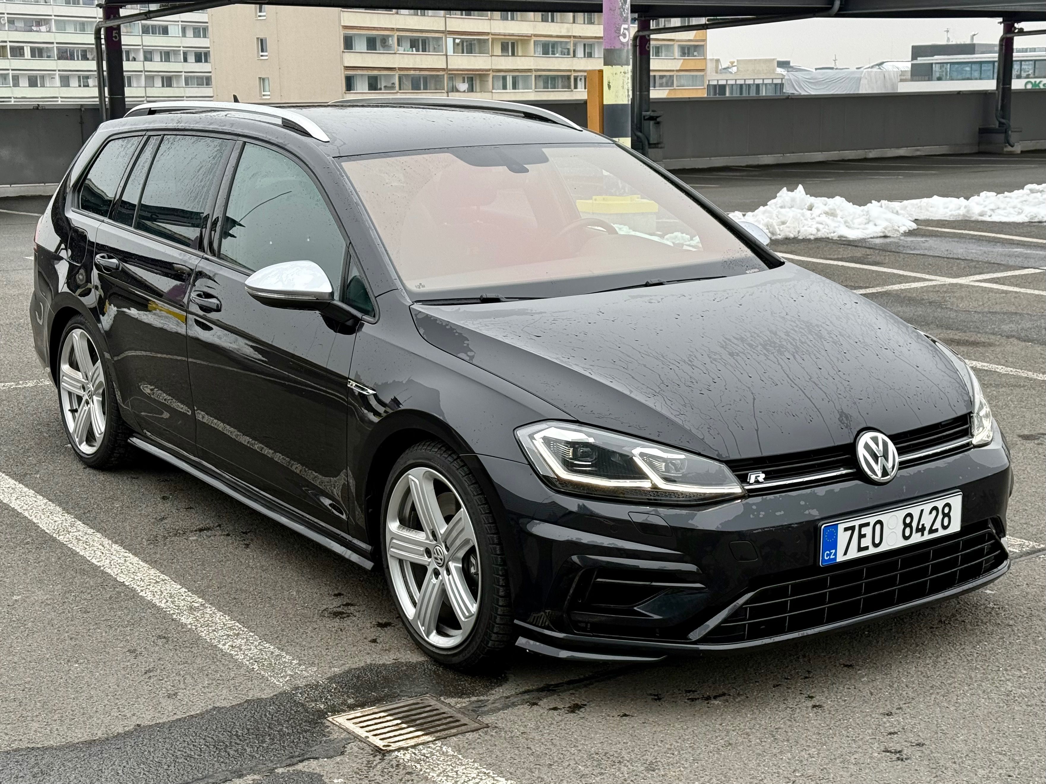 Volkswagen Golf, VW Golf R 2020 221kW - fotka 4