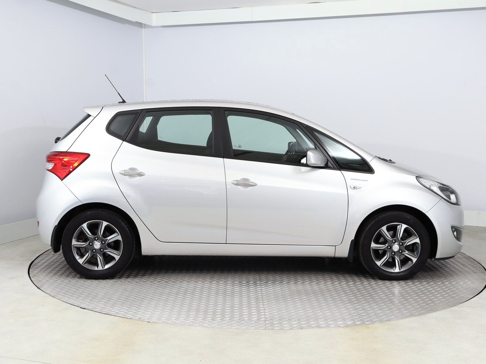 Hyundai ix20, 1.6 CVVT, Automat, Serv.kniha - fotka 6