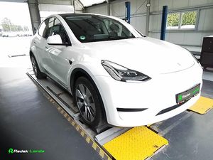 Tesla Model Y, Berlín | LFP | Tažné 1600kg