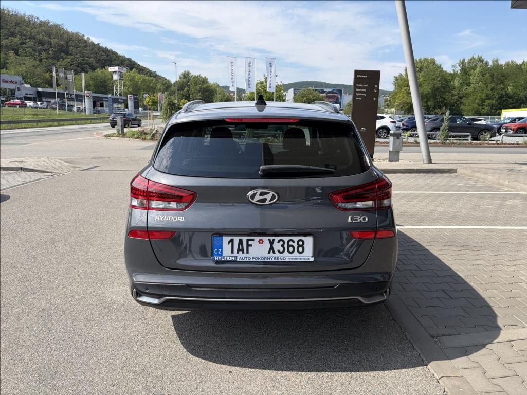 Hyundai i30, 1,0 T-GDI DCT  WG FL Style - fotka 6