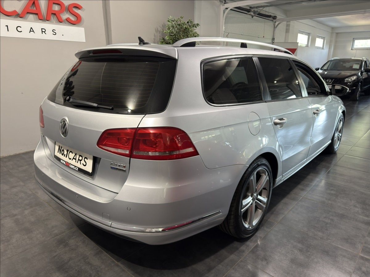 Volkswagen Passat, 2,0   TDI DSG R-LINE 130kW NAV - fotka 5