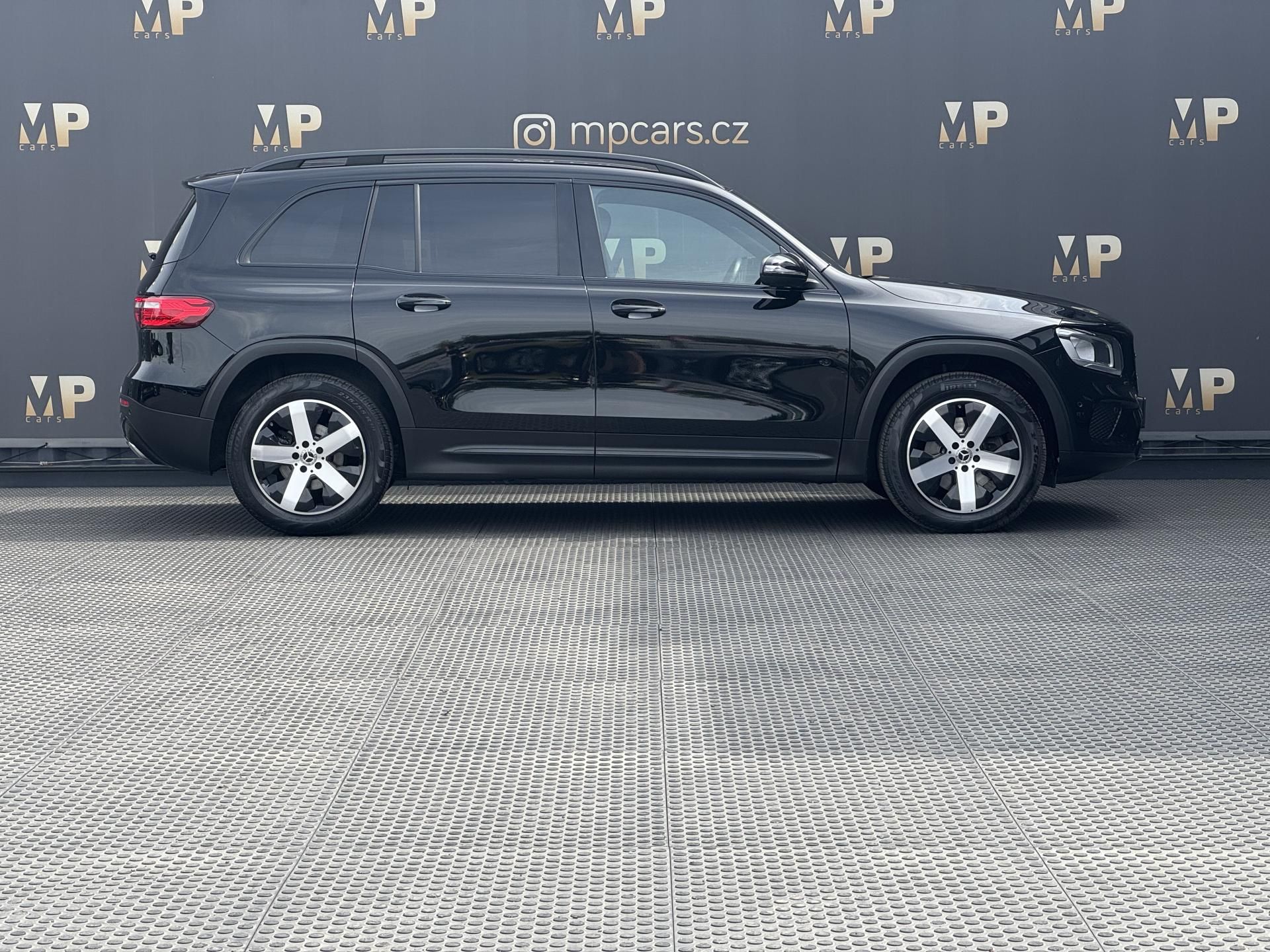 Mercedes-Benz GLB, 200d 4Matic Progressive, DPH - fotka 4
