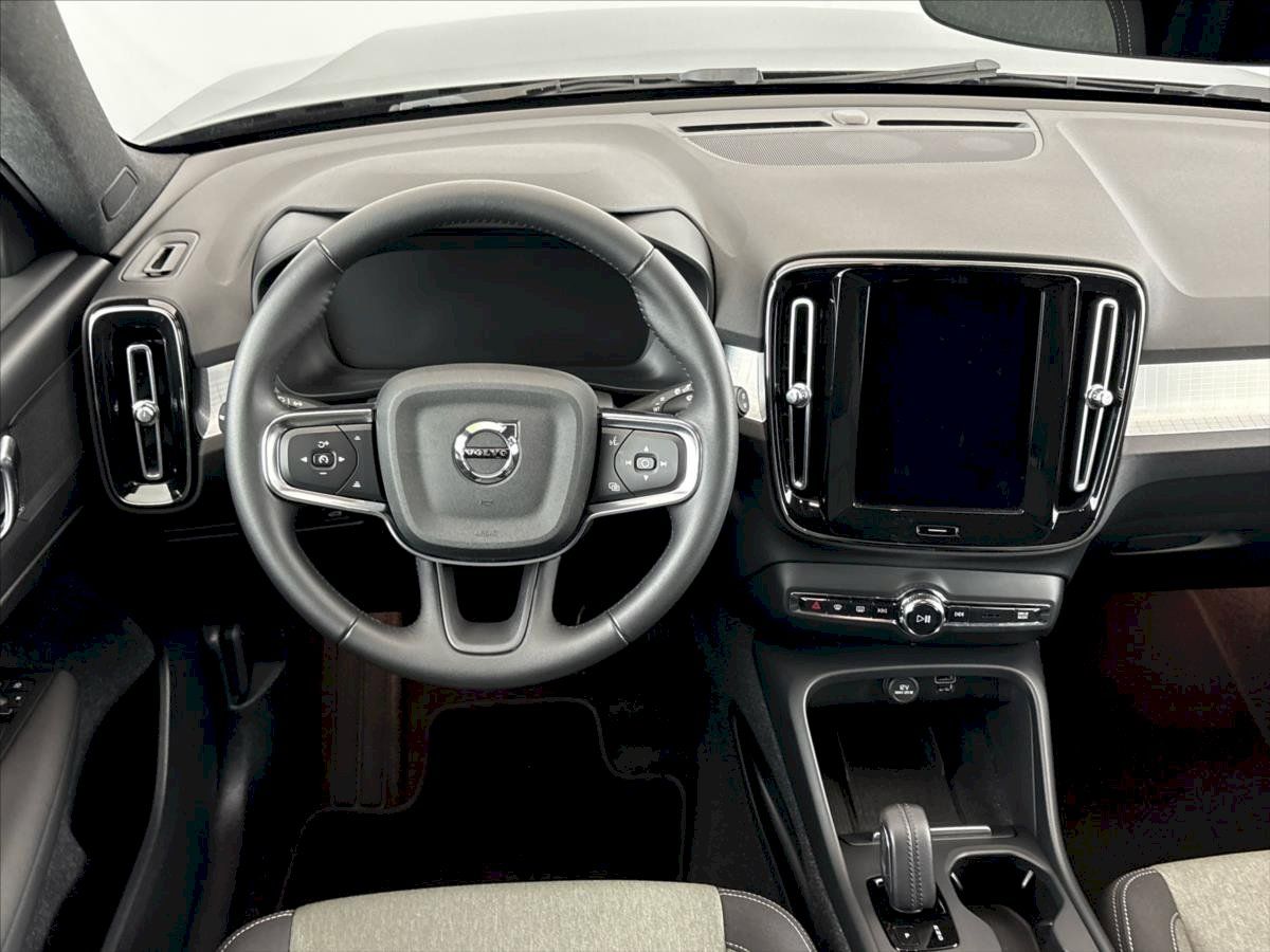Volvo XC40, T295 kW Momentum PRO AT - fotka 5