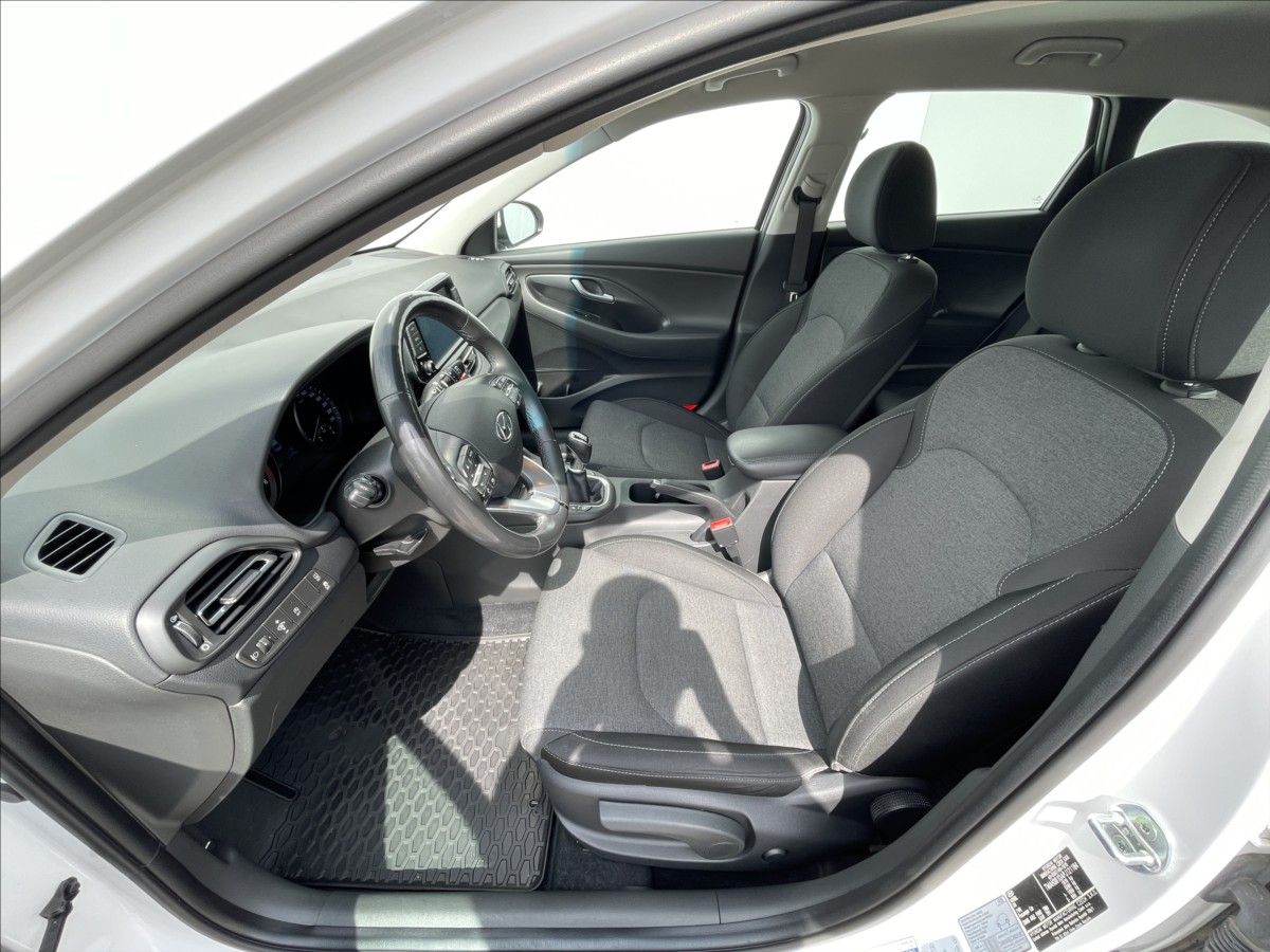 Hyundai i30, 1,5 T-GDI Combi Smart PDC - fotka 4