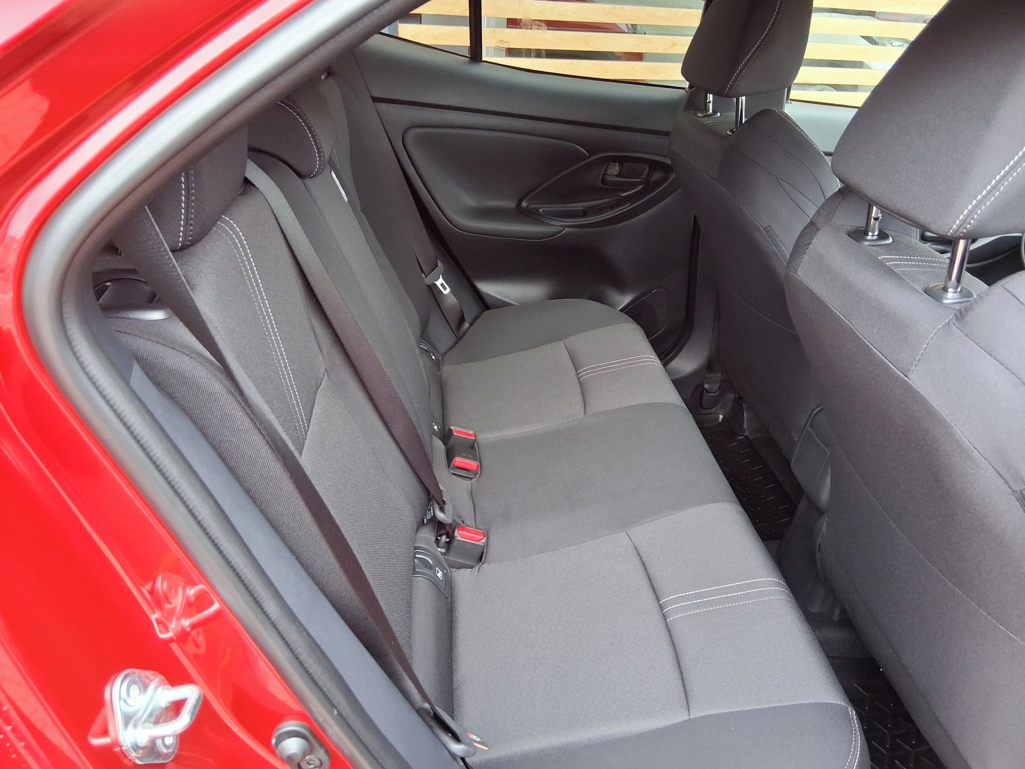 Toyota Yaris Cross, 1,5 HEV 130K STYLE - fotka 5