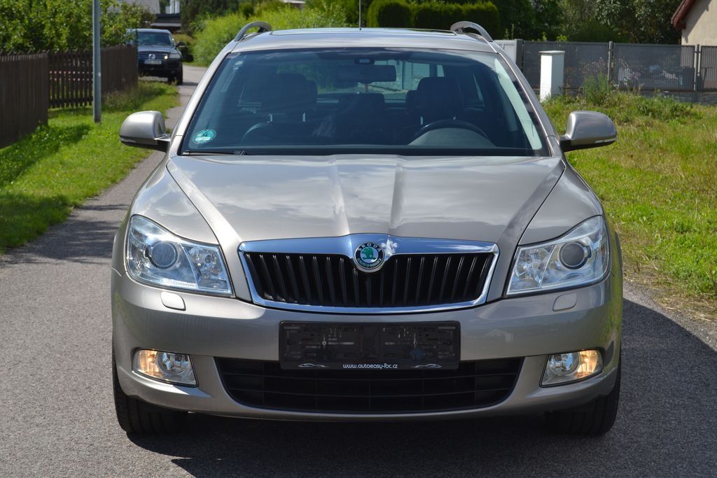 Škoda Octavia, 1.4 TSI 90kW Elegance kombi - fotka 6
