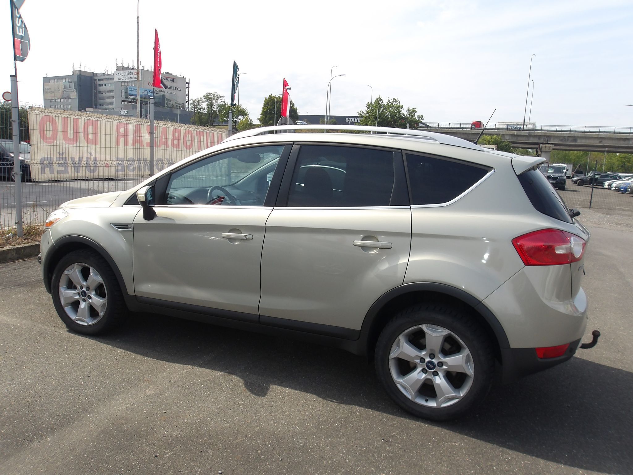 Ford Kuga, 2,0TDCi 100 kW ! TITANIUM ! - fotka 3