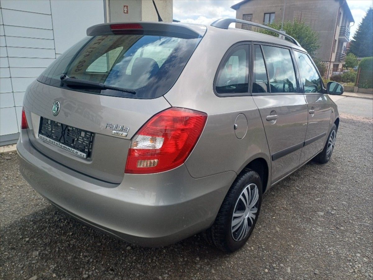 Škoda Fabia, 1,4 16V  kombi - fotka 4