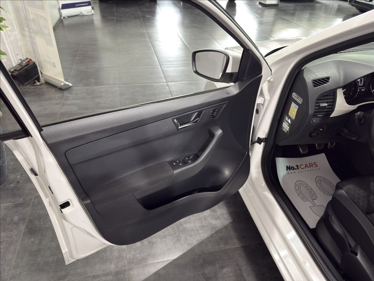 Škoda Fabia, 1,2   TSI SPORT VÝHŘEV SEDADEL - fotka 6
