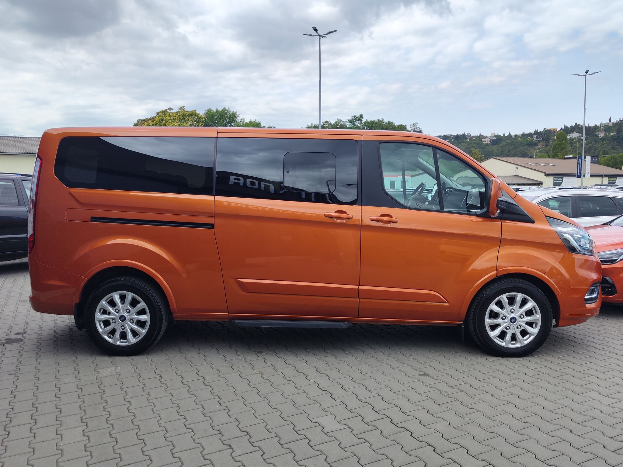 Ford Tourneo Custom, 2.0 EcoBlue/136kW Titanium L2 - fotka 4