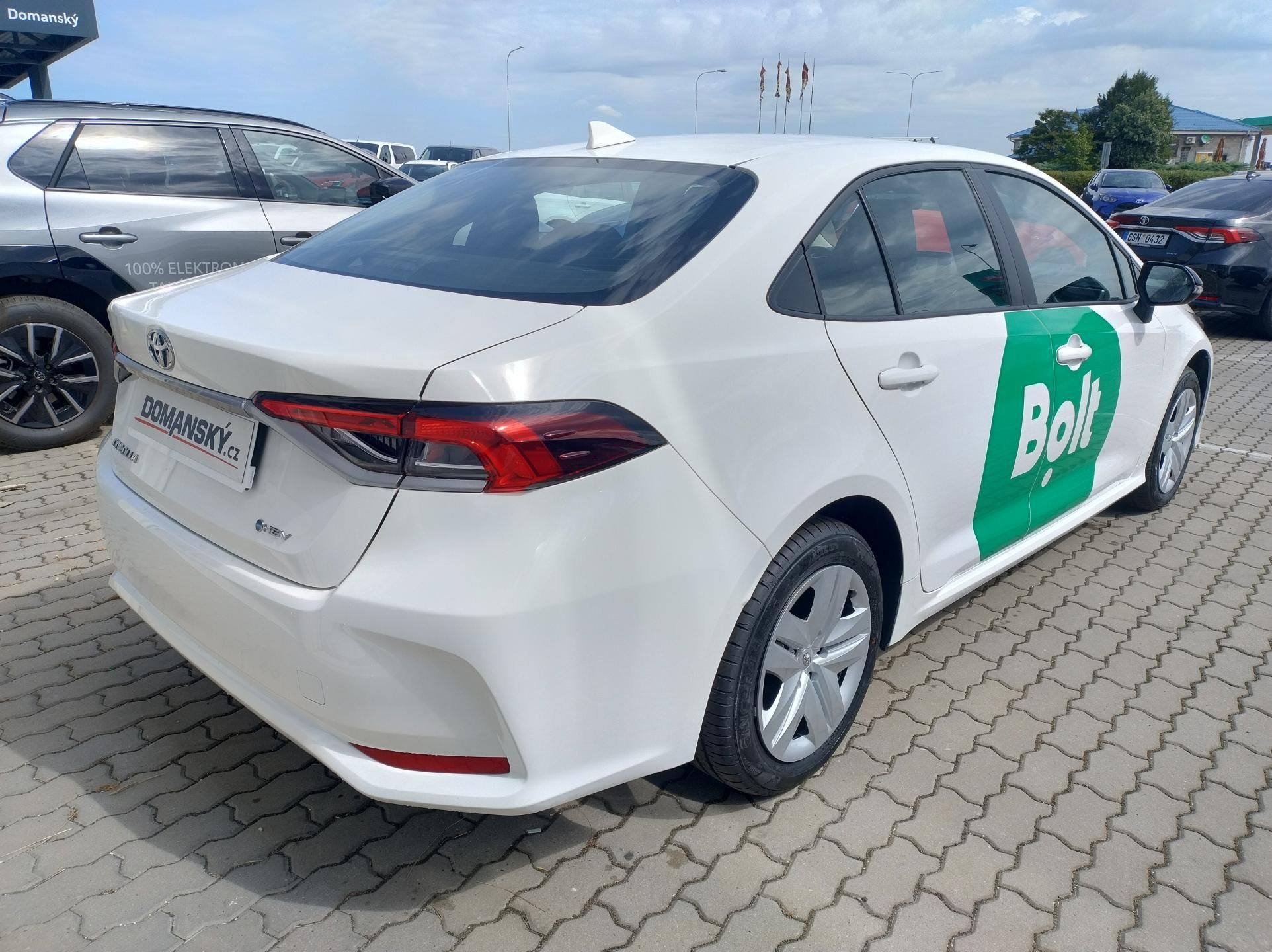 Toyota Corolla, SD 1.8 FHEV Active BOLT - fotka 4