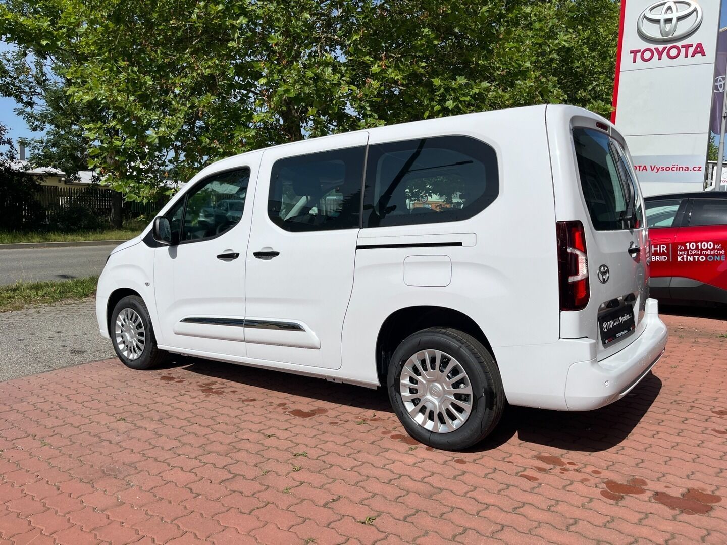 Toyota Proace City Verso, L2 dlouhá 1.2 benzín 110 koní - fotka 3
