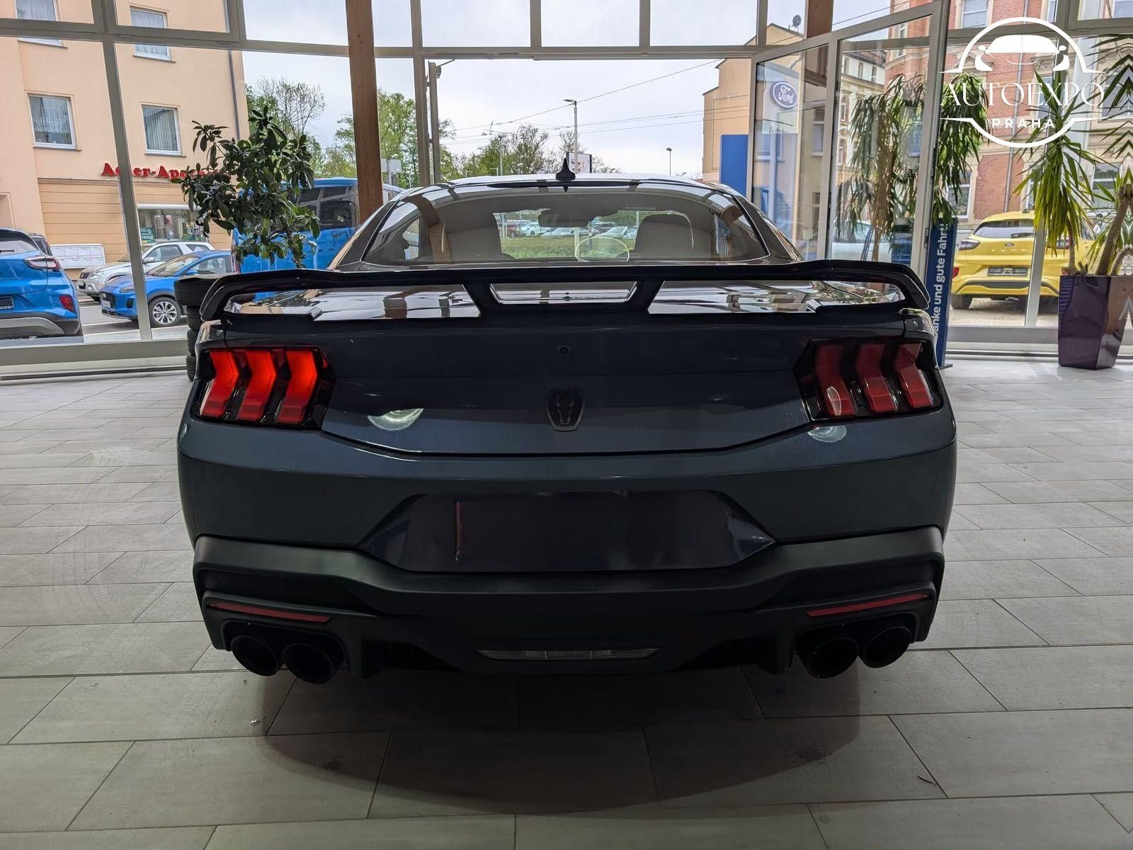 Ford Mustang, 5.0 V8 DARK HORSE - fotka 6