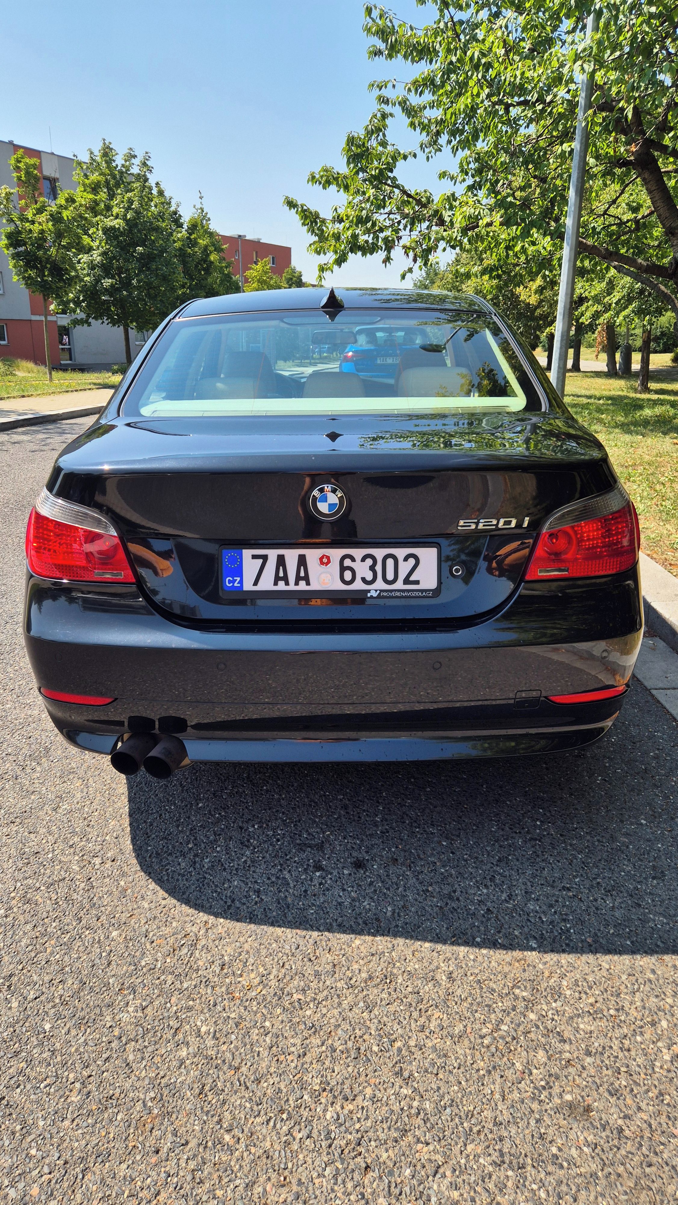 BMW Řada 5, 520i - fotka 5
