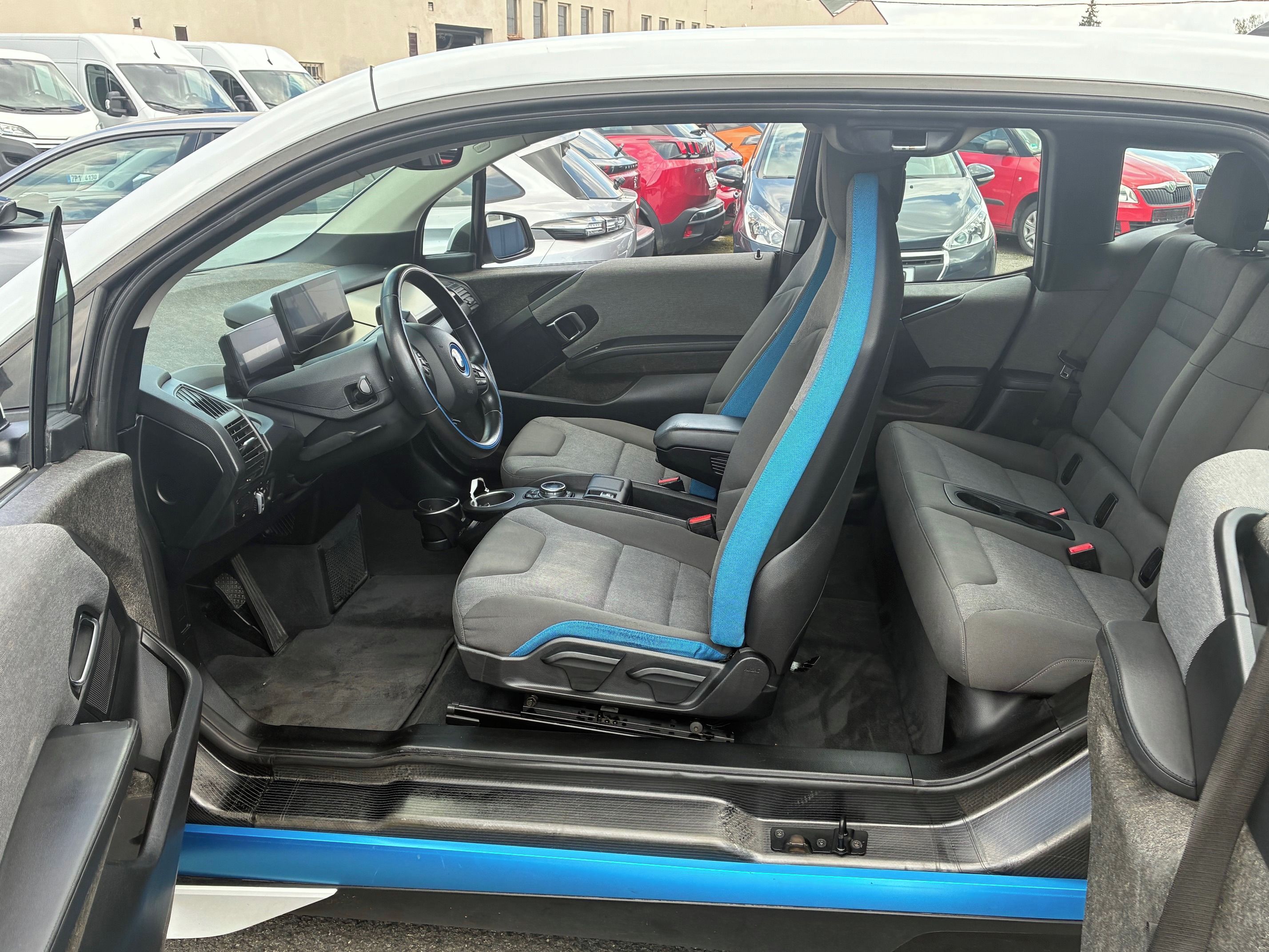 BMW i3, 60Ah 125kW, NAV, KAM,LED,aj. - fotka 5
