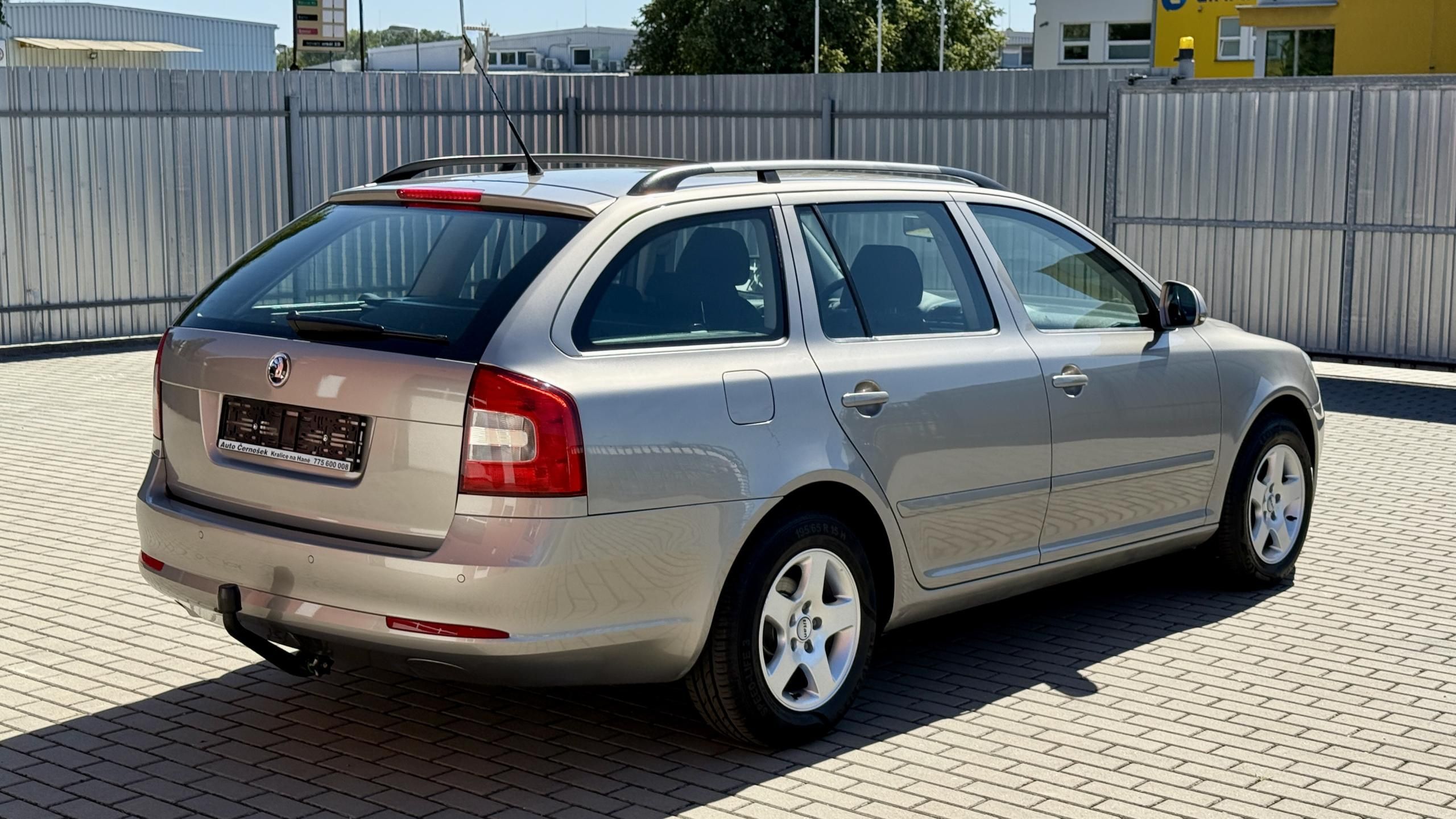 Škoda Octavia, 1.6MPi*75kW*ELEGANCE*1.MAJ* - fotka 4