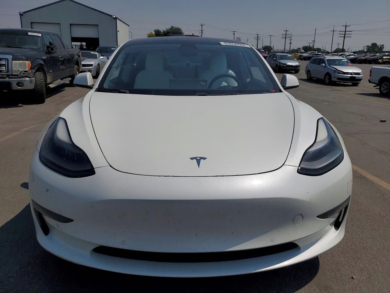 Tesla Model 3, Auto na cestě - fotka 5