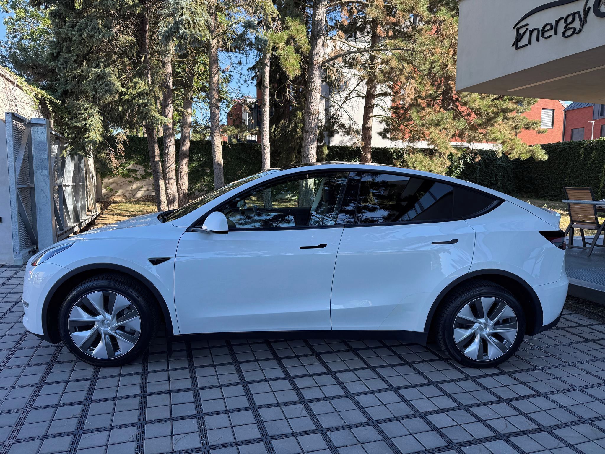 Tesla Model Y, Long Range AWD - fotka 3