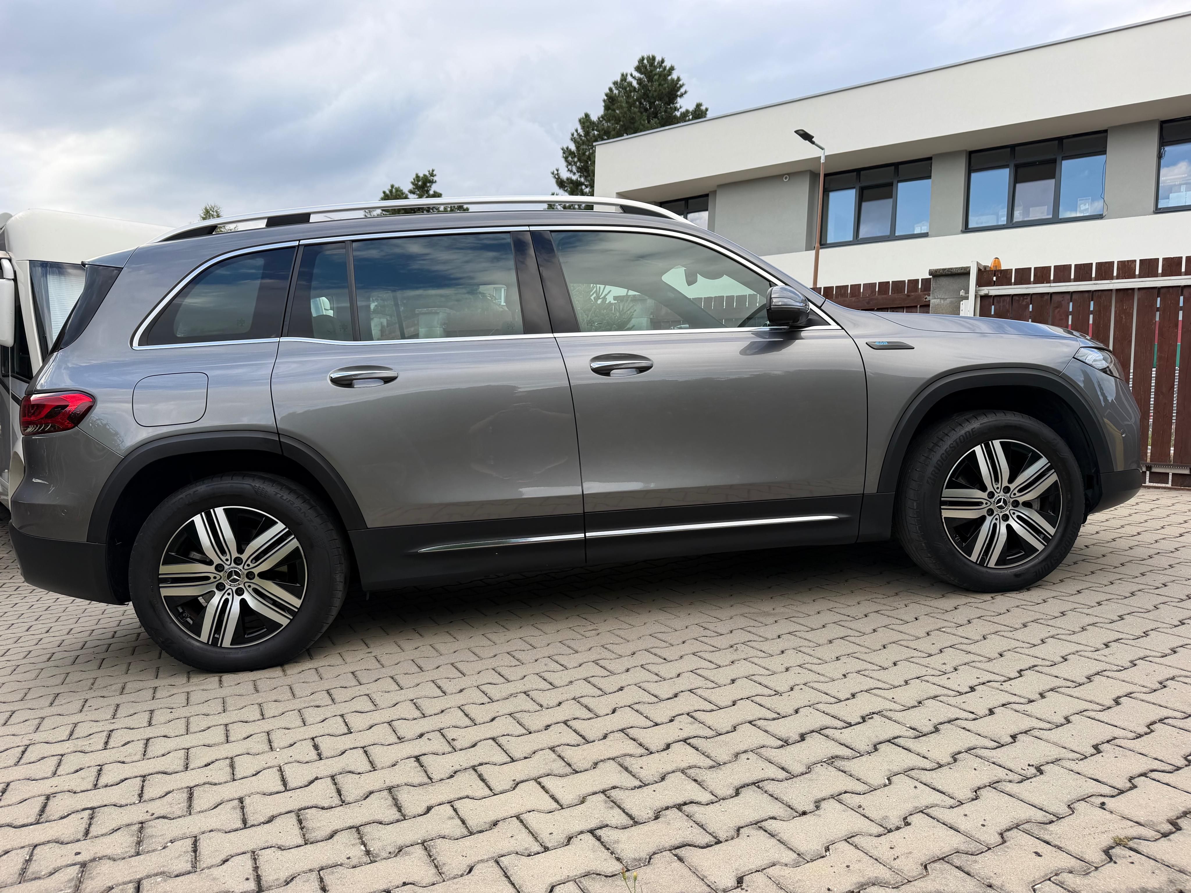 Mercedes-Benz EQB, 300 4M Luxury Line, 7míst, TZ - fotka 6