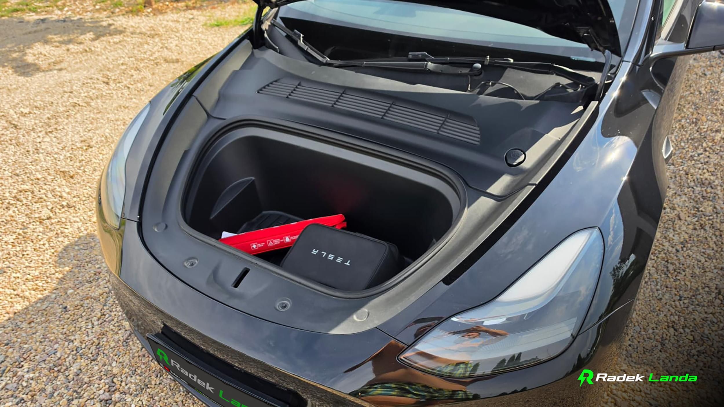 Tesla Model Y, Long Range AWD - fotka 5