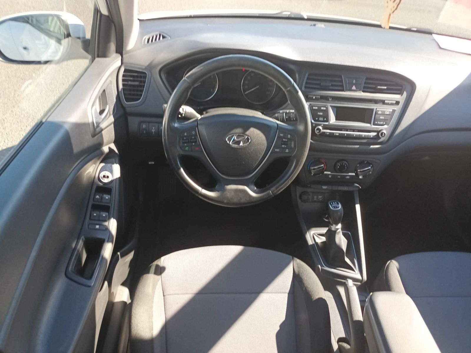 Hyundai i20, 1.2, Serv.kniha, Klima - fotka 3