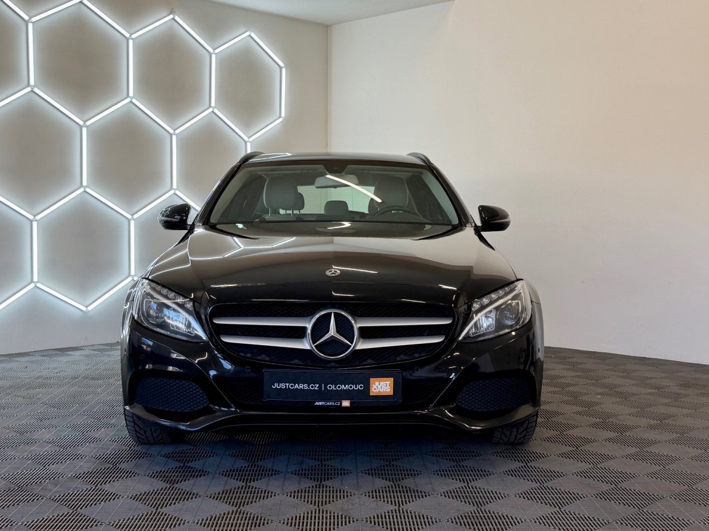 Mercedes-Benz Třídy C, 200D 100kW/AUTOMAT/ČR - fotka 2