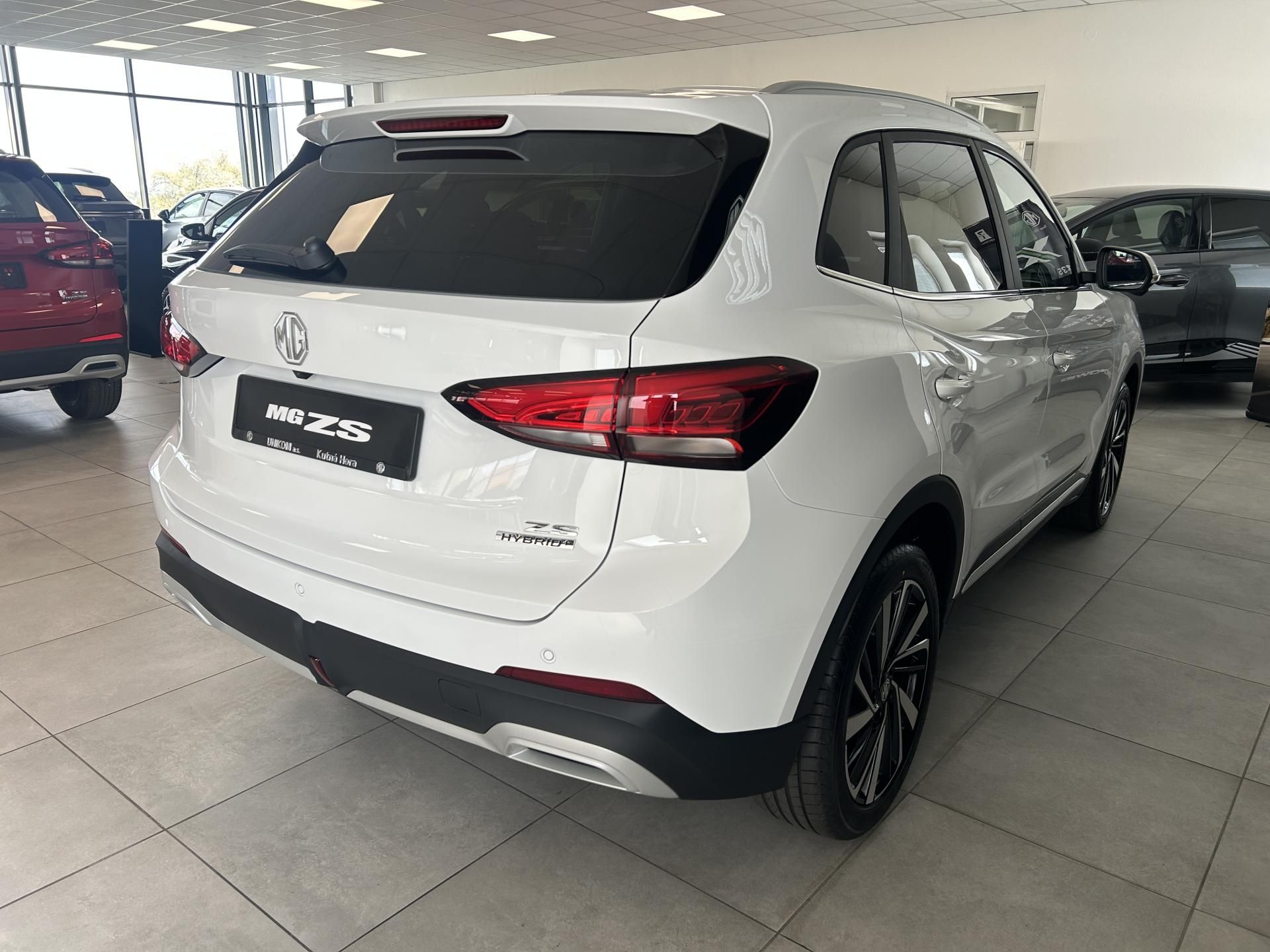 MG ZS, 1,5 HEV 145kW Exclusive - fotka 5