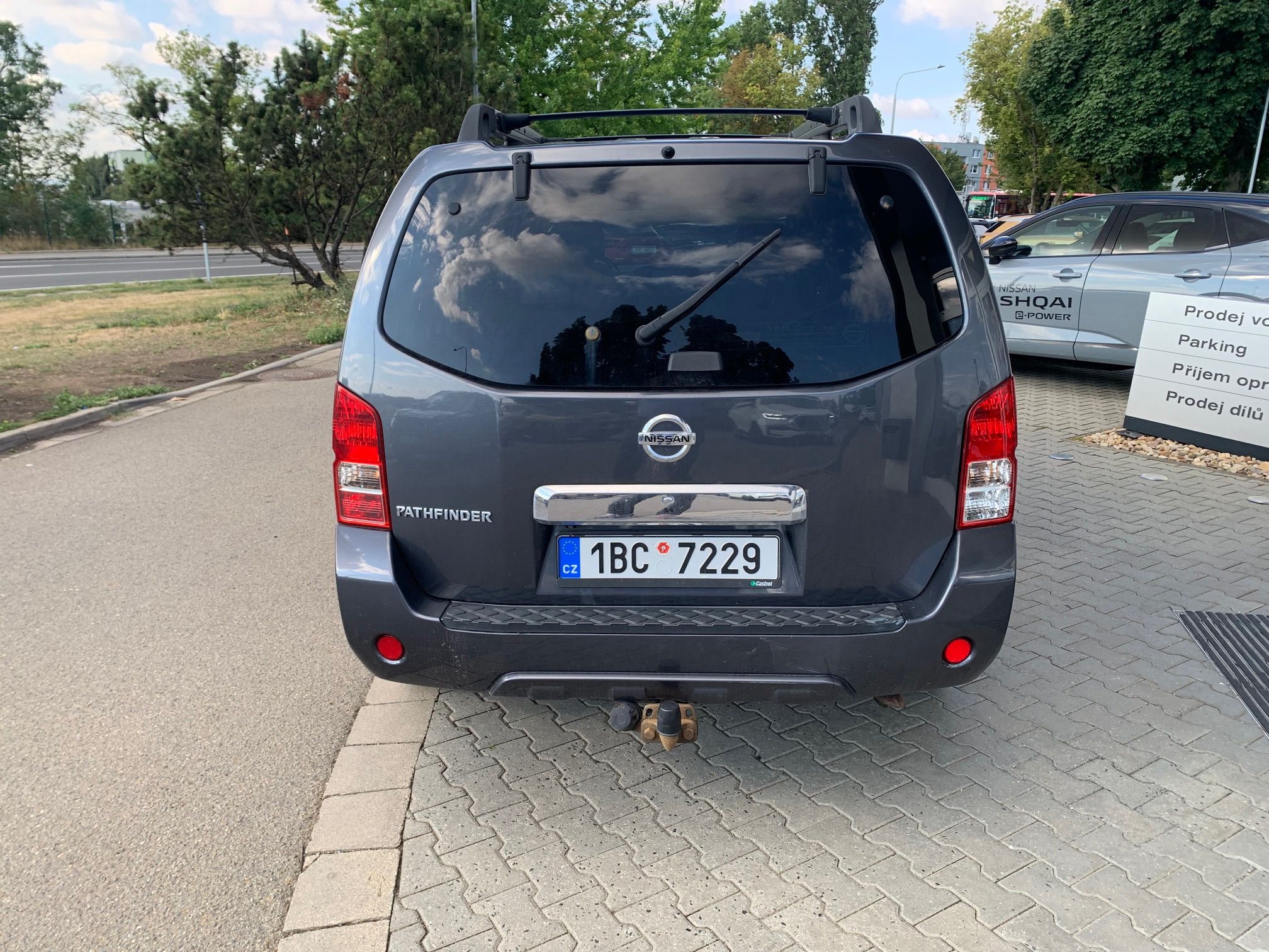 Nissan Pathfinder, 3.0dCi V6  Premium 7 míst - fotka 5