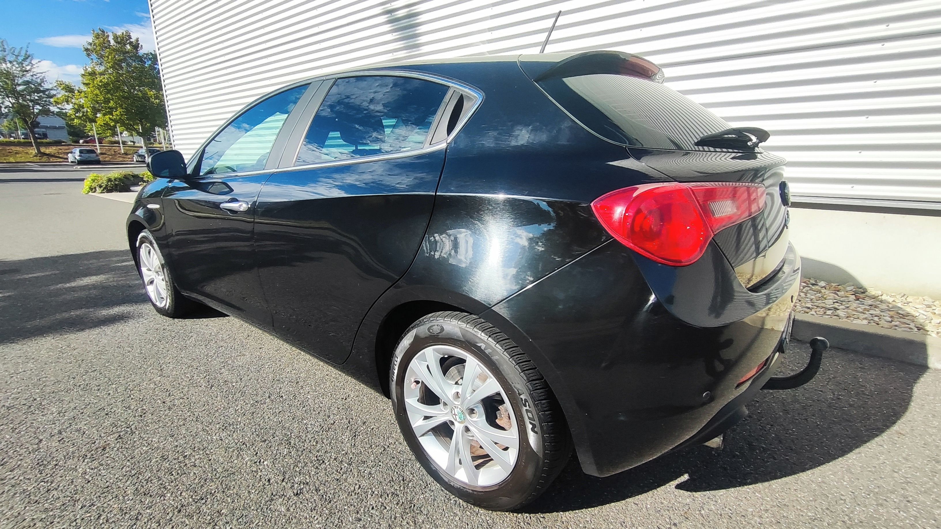 Alfa Romeo Giulietta, 1.4 T 88kW  automatická klima - fotka 4