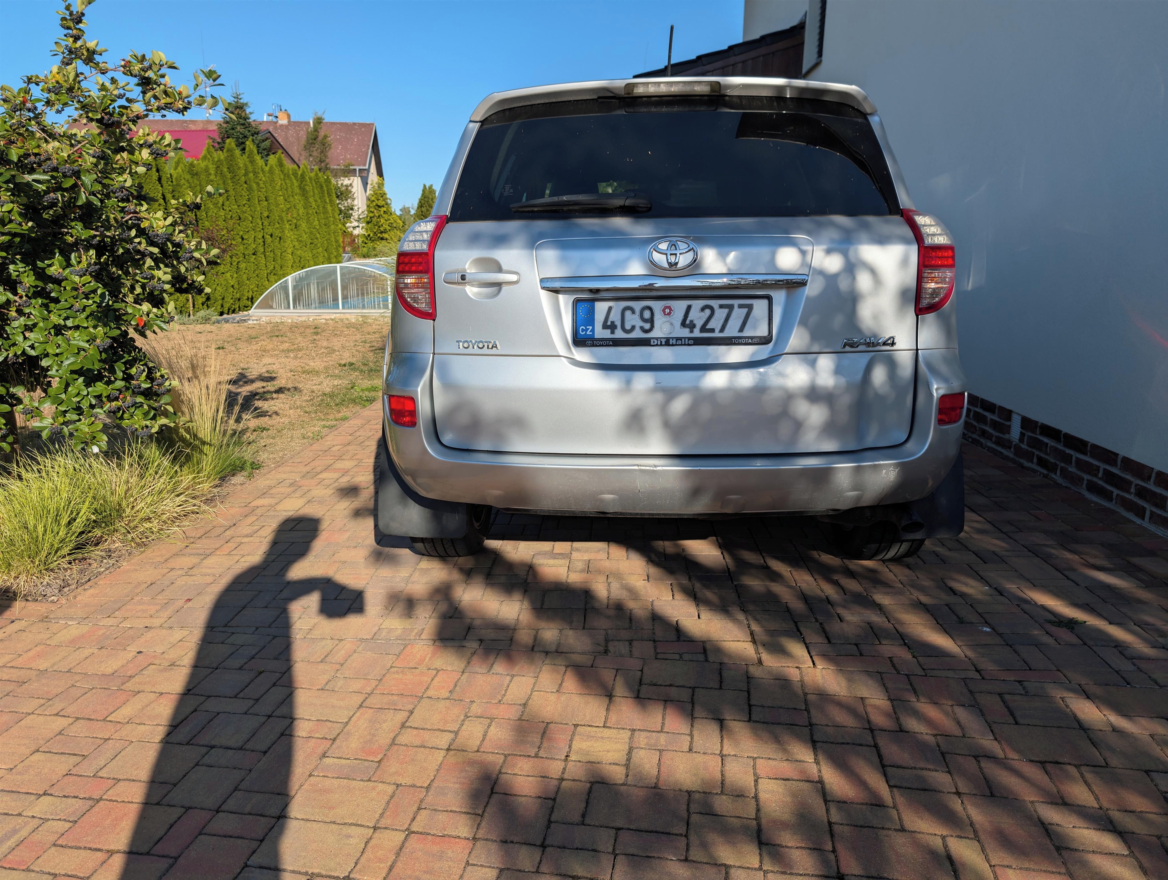 Toyota Rav4, 2,2 l TDI, servisováno - fotka 2