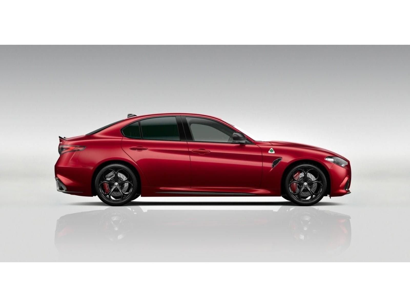 Alfa Romeo Giulia, 2.9 V6 BiTurbo 520k QV Carbon - fotka 2