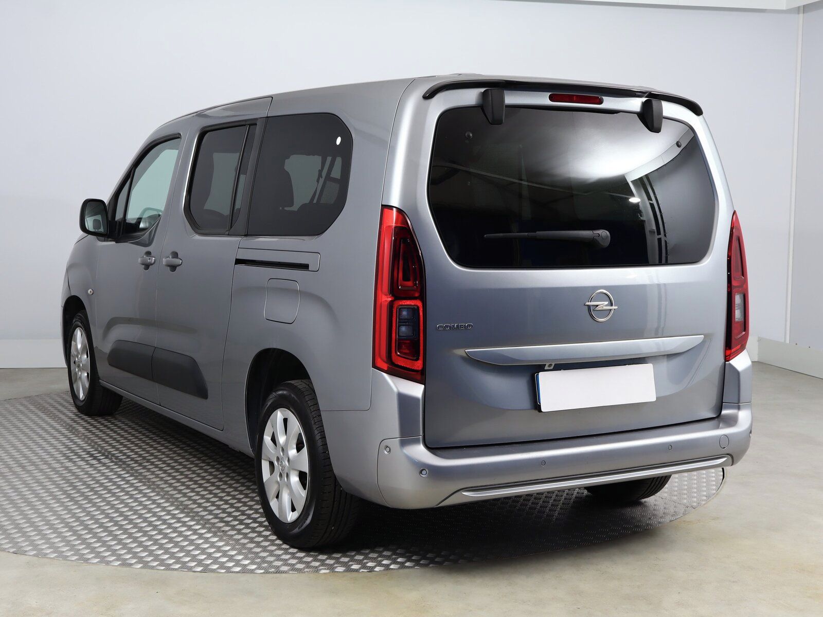 Opel Combo, Klima, Tempomat, Navi - fotka 4