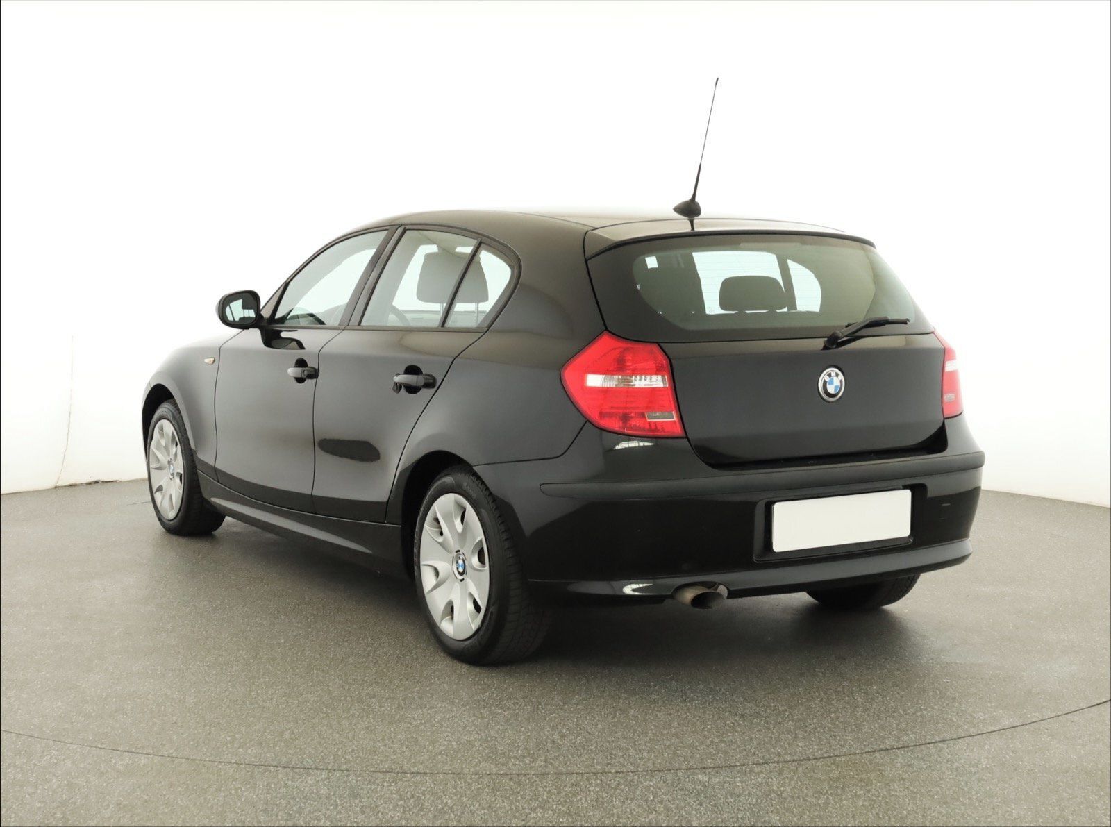 BMW Řada 1, 116d, Serv.kniha, Klima - fotka 4