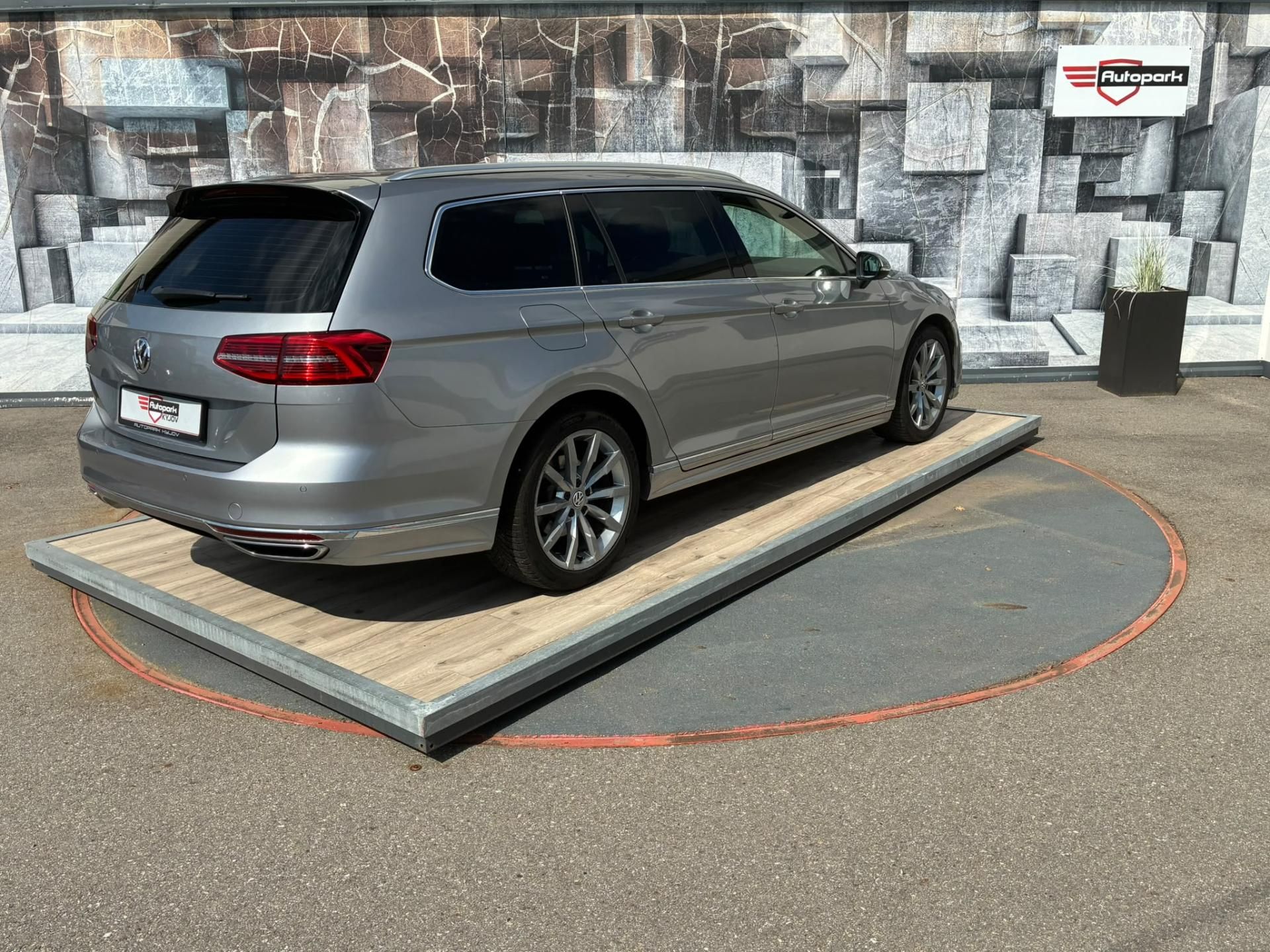 Volkswagen Passat, 2.0TDi, 110KW, R-LINE, ACC,DPH - fotka 6