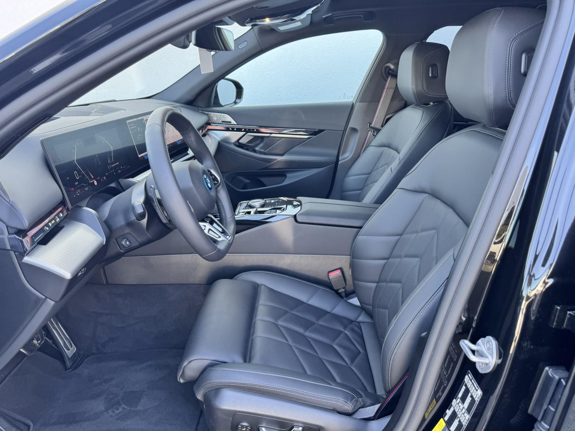 BMW Řada 5, 550e xDrive Touring M PRO - fotka 6