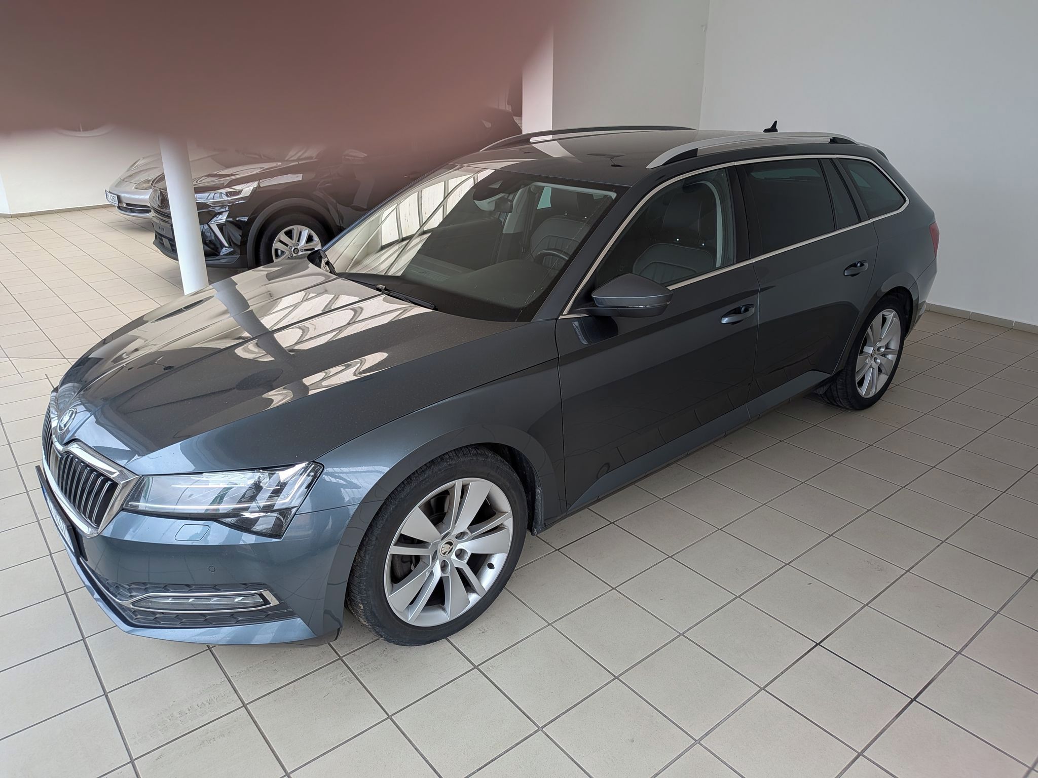 Škoda Superb, Superb Combi 2.0 TDI 110 kW - fotka 2