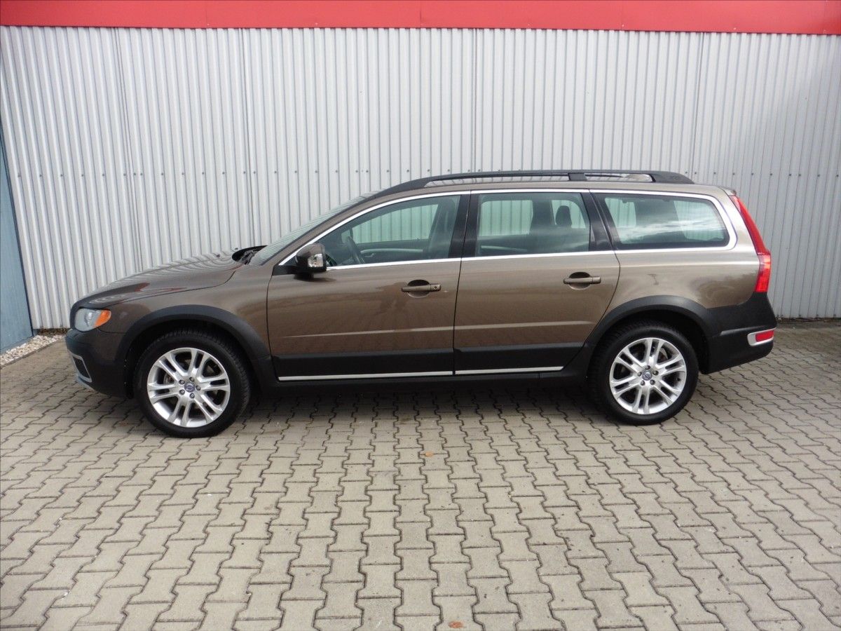 Volvo XC70, 2,4 2,4D Summum AWD, Navi... - fotka 5