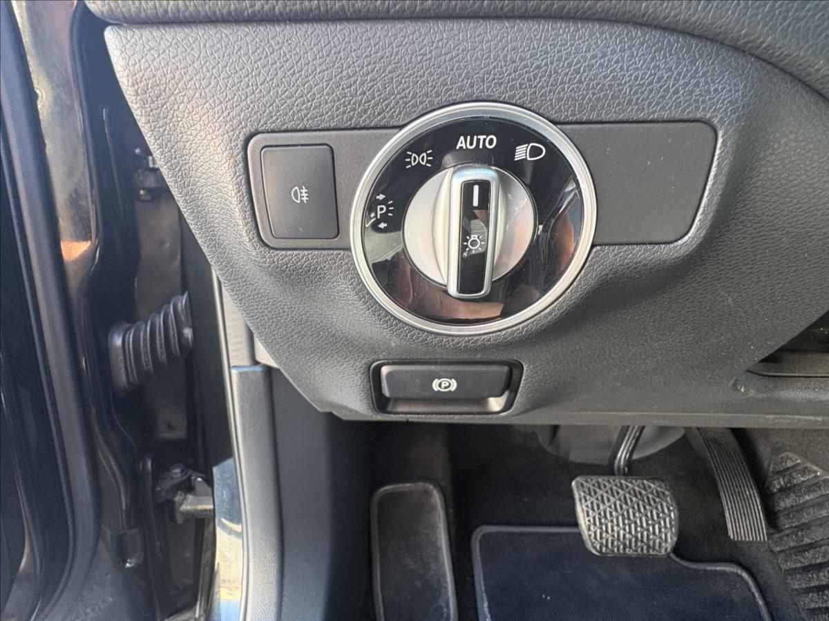 Mercedes-Benz GLA, 1,6 200i 115kW Xen,Kamera,Navi - fotka 6