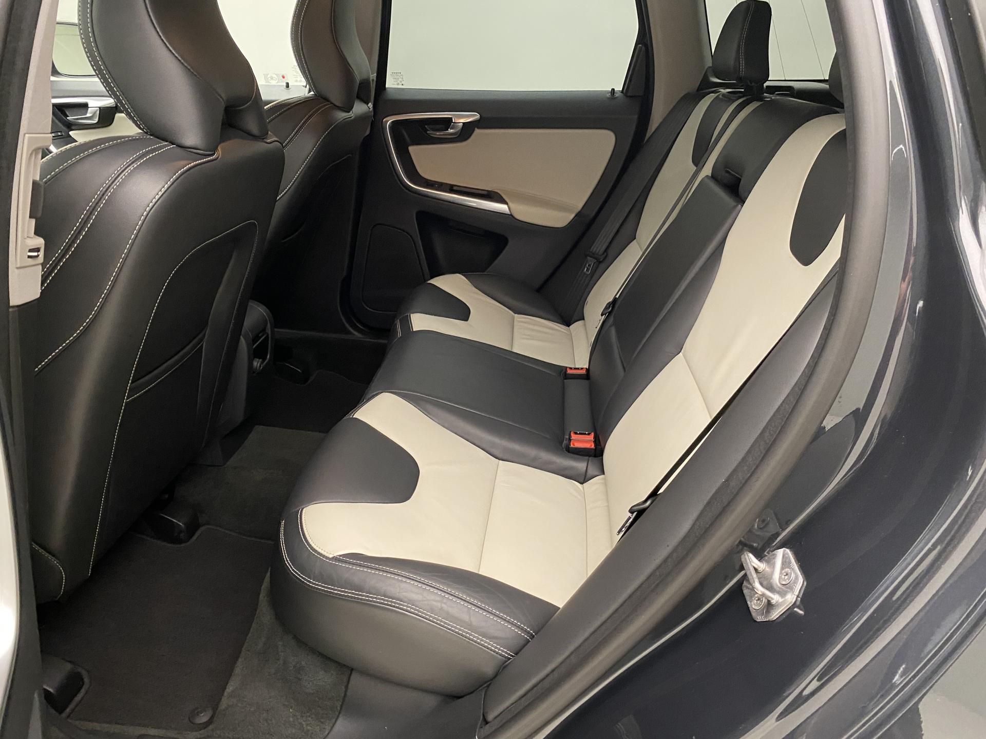 Volvo XC60, D5 AWD SUMMUM AUT - fotka 4