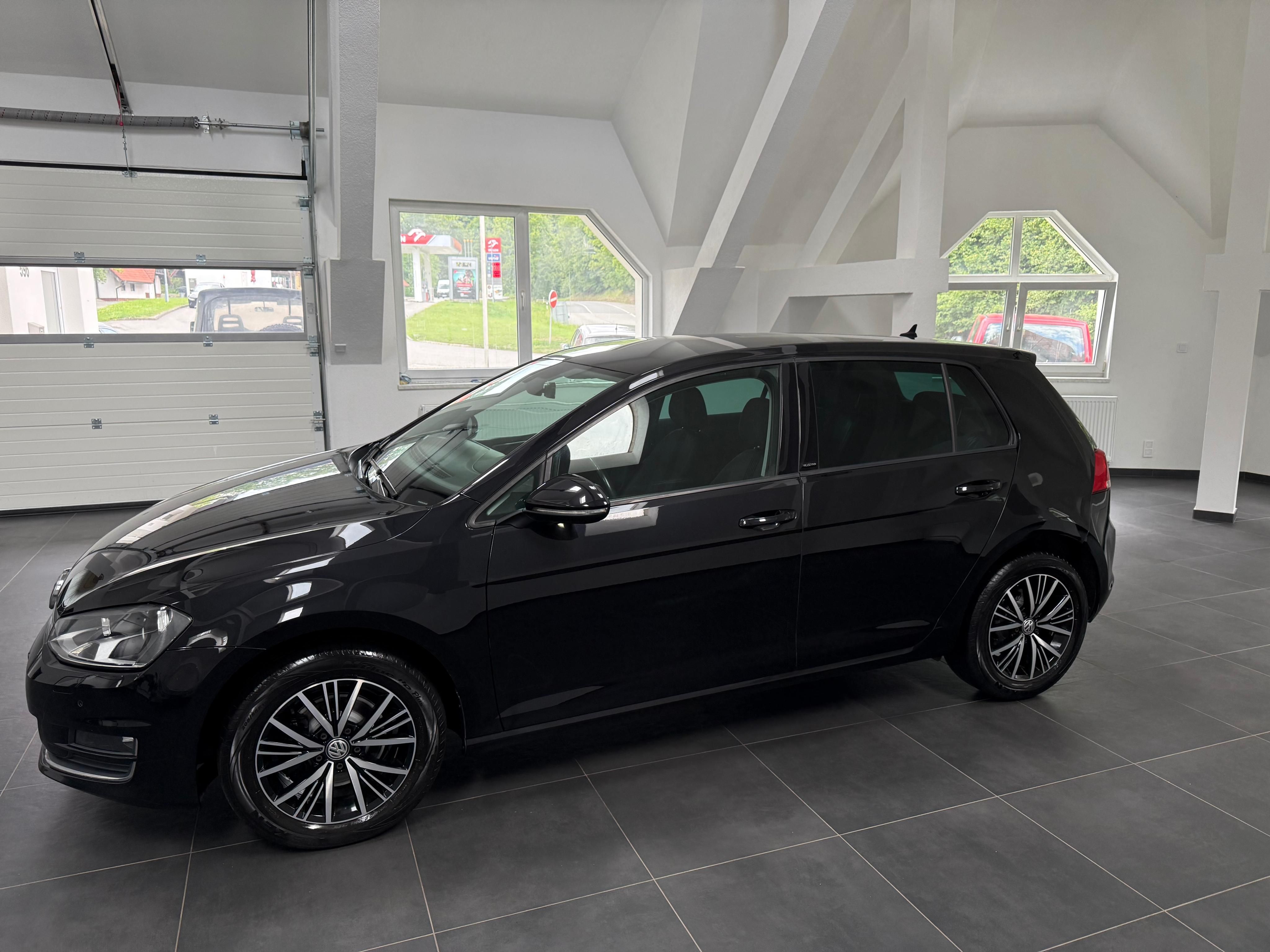 Volkswagen Golf, 1.6 TDI Allstar 2017 81 kW 154 - fotka 5