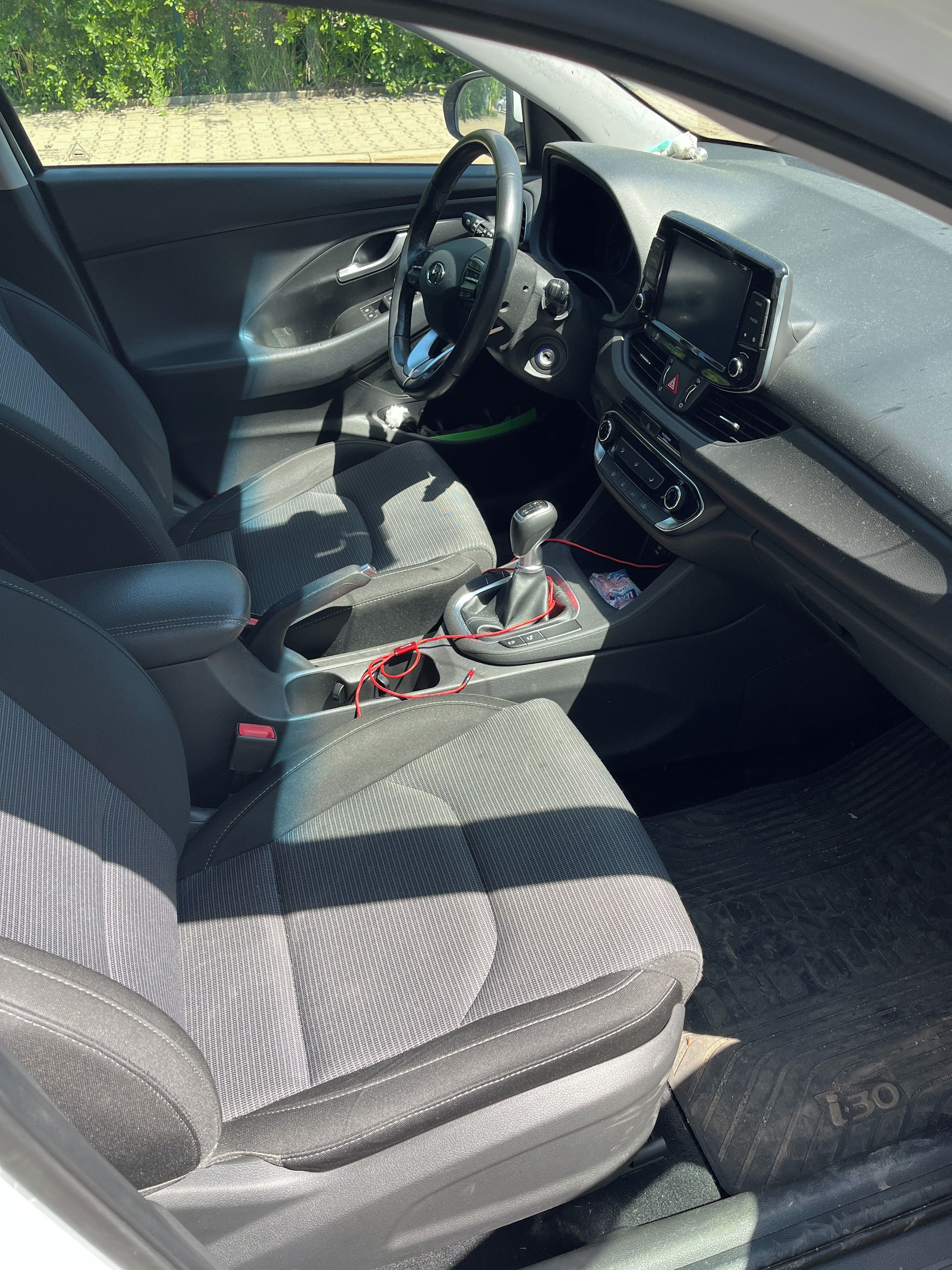 Hyundai i30, 1,6 CRDI, nové ČR, servis - fotka 2