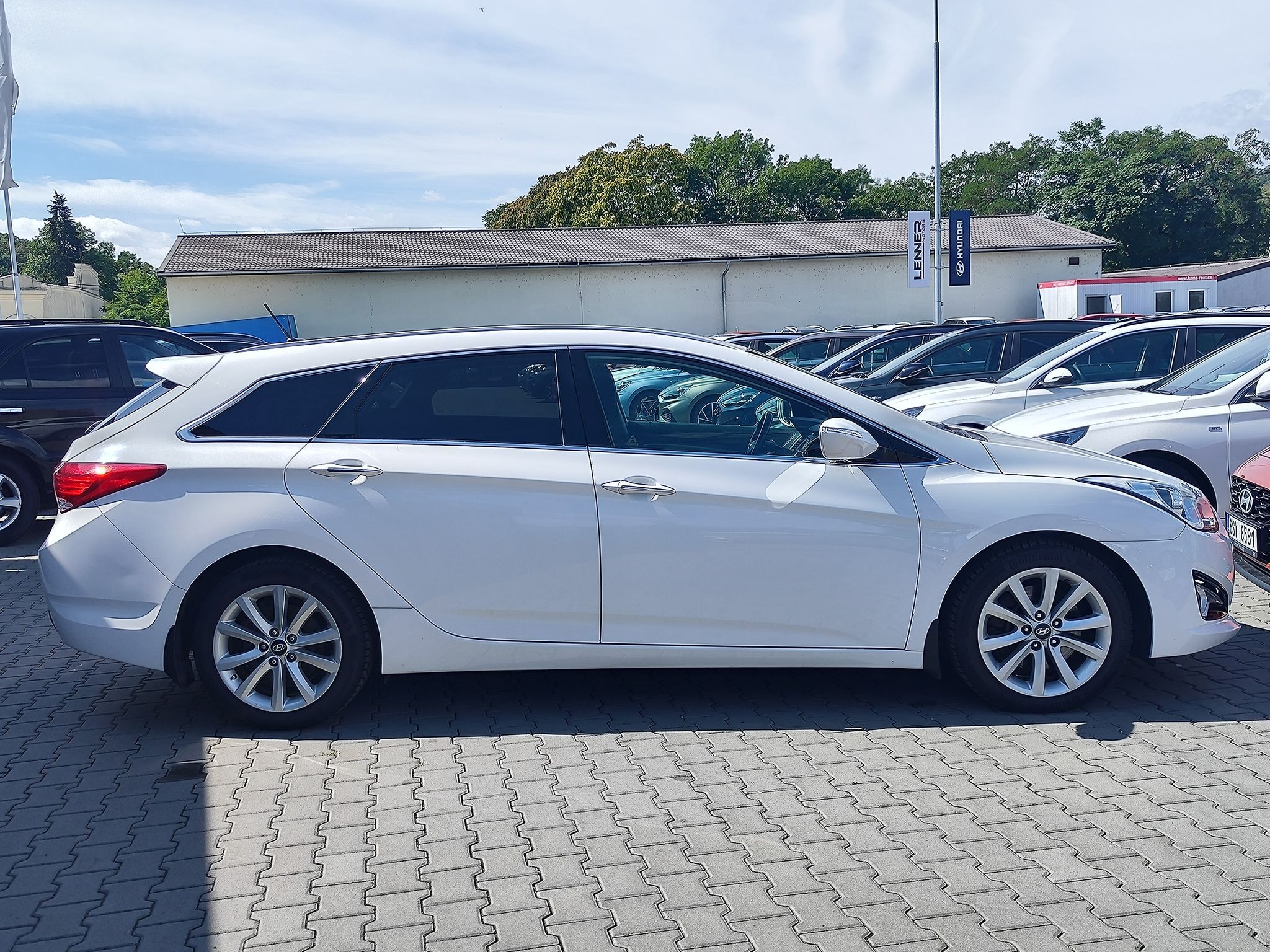 Hyundai i40, 1.7 CRDI/100kW Experience AT - fotka 4