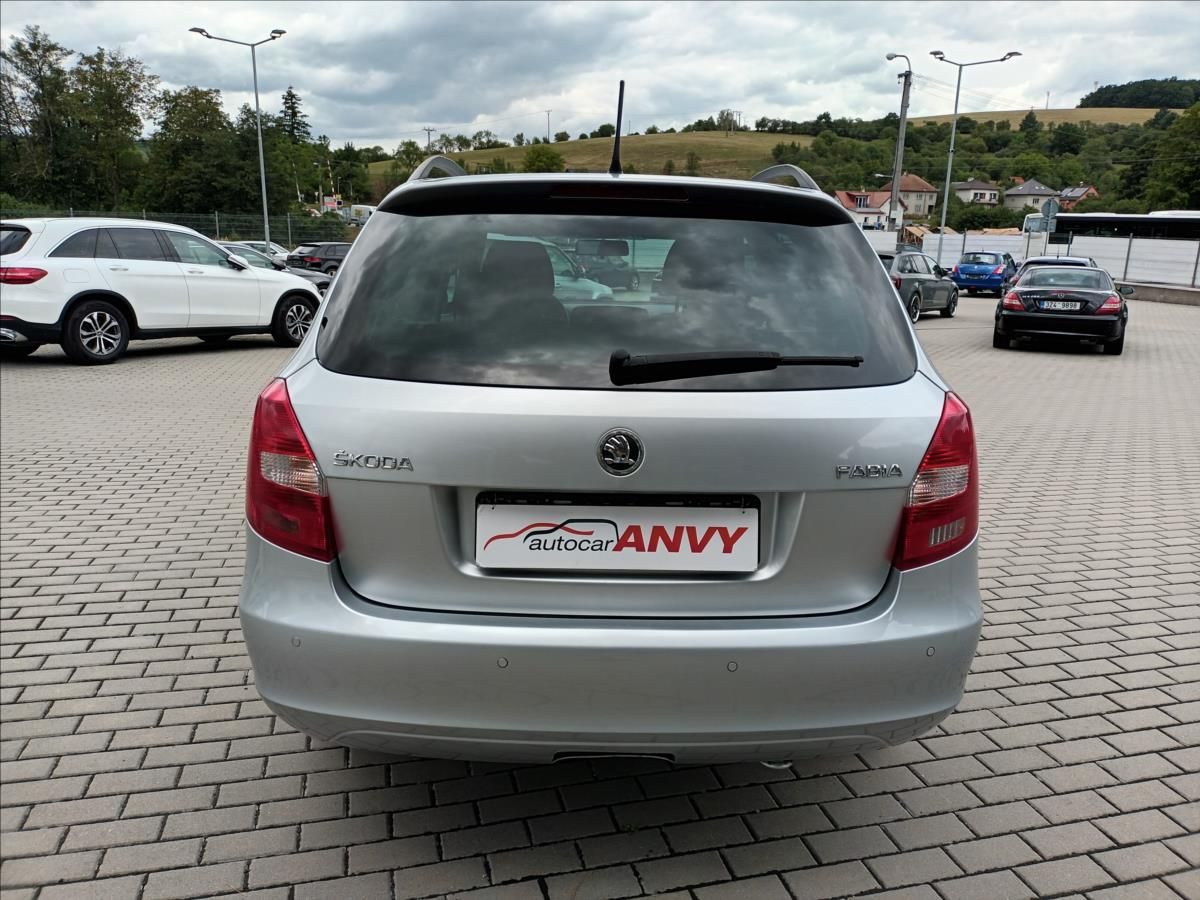 Škoda Fabia, 1,6 TDI,77KW,TAŽNÉ,VÝHŘEV,KLIM - fotka 6