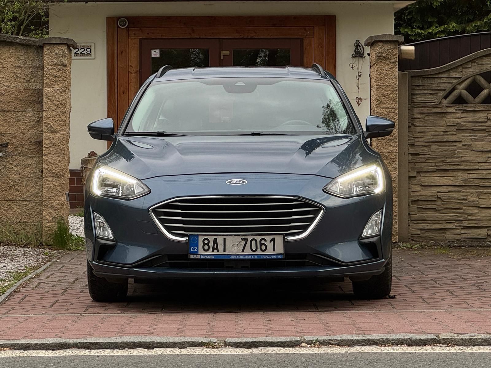 Ford Focus, 1.0EB 1.MAJ. ČR DPH SERVISKA - fotka 2